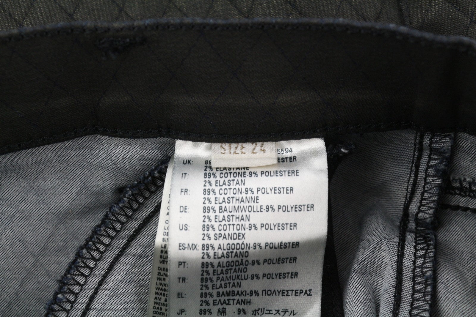 DIESEL De-Frank 0668Z moteriškas sijonas, W24, blizgučiais juodas, blizgantis, siuvinėtas, rekomenduojama kaina – 175 € 