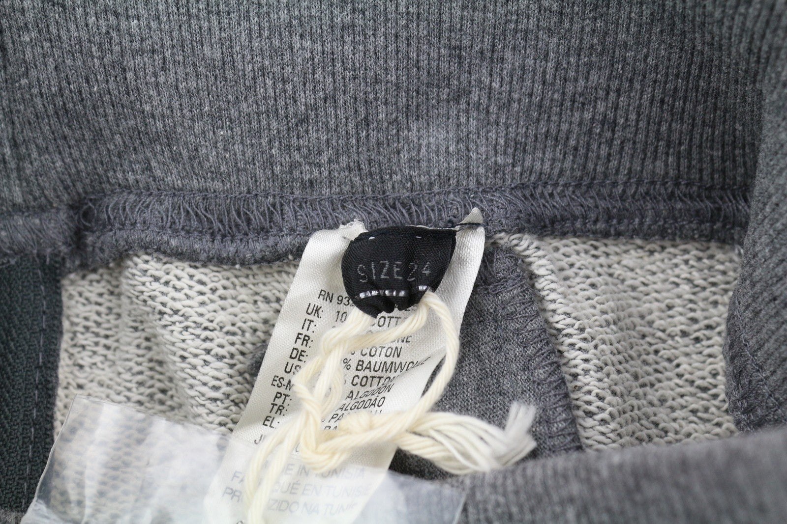 DIESEL O-Vita moteriškas sijonas W24 melanžo pilkos spalvos pieštuko formos aptemptas su užtrauktukais kišenėmis, rekomenduojama kaina – 130 € 