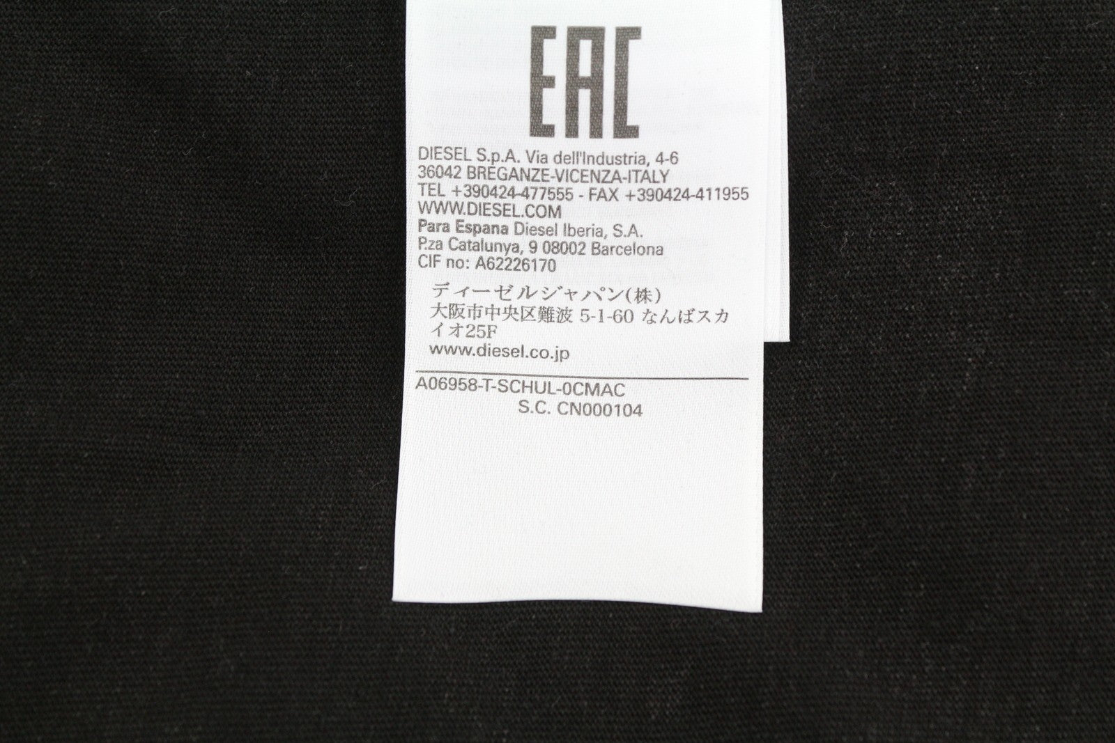 DIESEL T-Schul vyriški marškinėliai S dydžio, juodi, apvalios kaklo iškirptės, rekomenduojama kaina – 195 € 