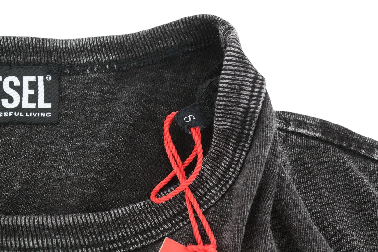 DIESEL T-Schul vyriški marškinėliai S dydžio, juodi, apvalios kaklo iškirptės, rekomenduojama kaina – 195 € 