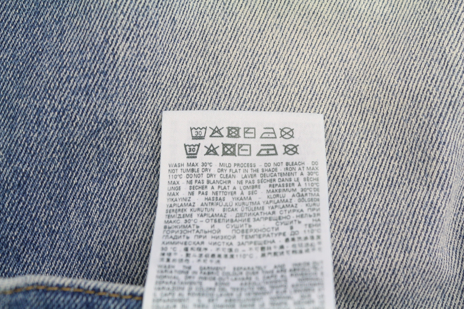 DIESEL 2019 D-Strukt 009MW vyriški džinsai W33/L30 Slim Fit vidutinio juosmens plėšyti džinsai. Rekomenduojama kaina 195 €. 