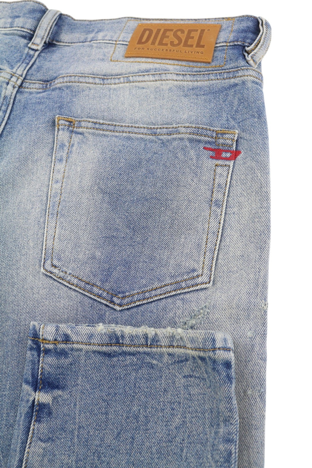 DIESEL 2019 D-Strukt 009MW vyriški džinsai W33/L30 Slim Fit vidutinio juosmens plėšyti džinsai. Rekomenduojama kaina 195 €. 