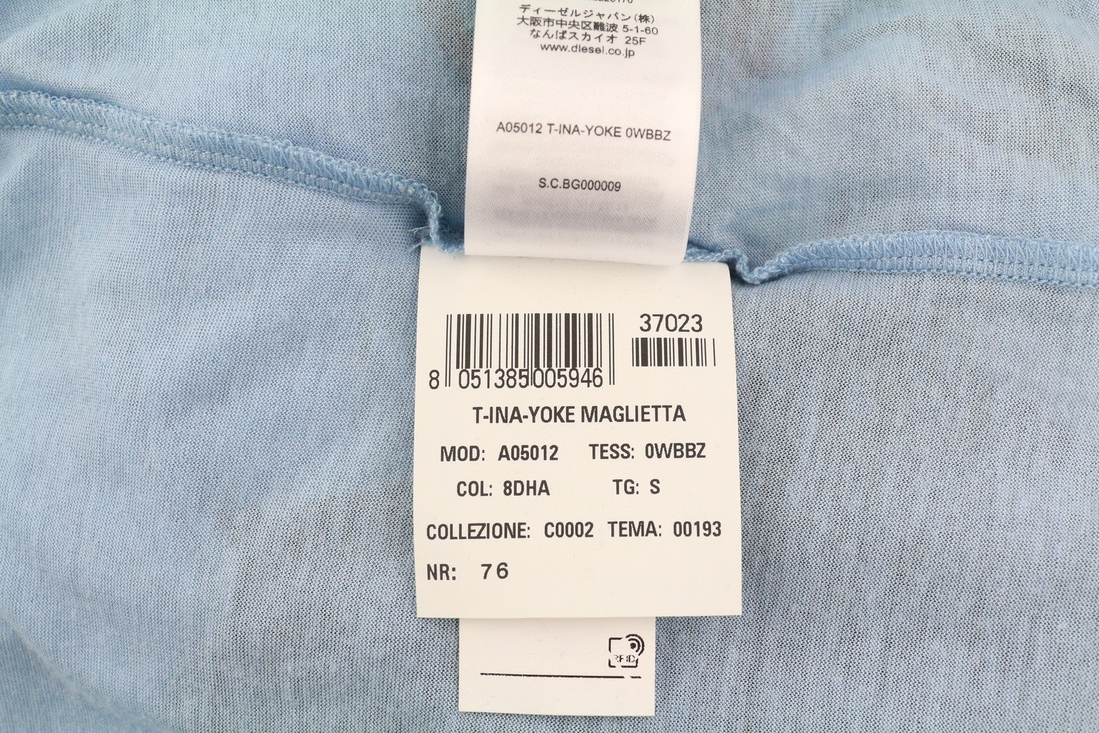 DIESEL T-Ina-Yoke moteriški marškinėliai S dydžio, kašmyro mišinio ilgomis rankovėmis, apvalios iškirptės, rekomenduojama kaina – 150 € 