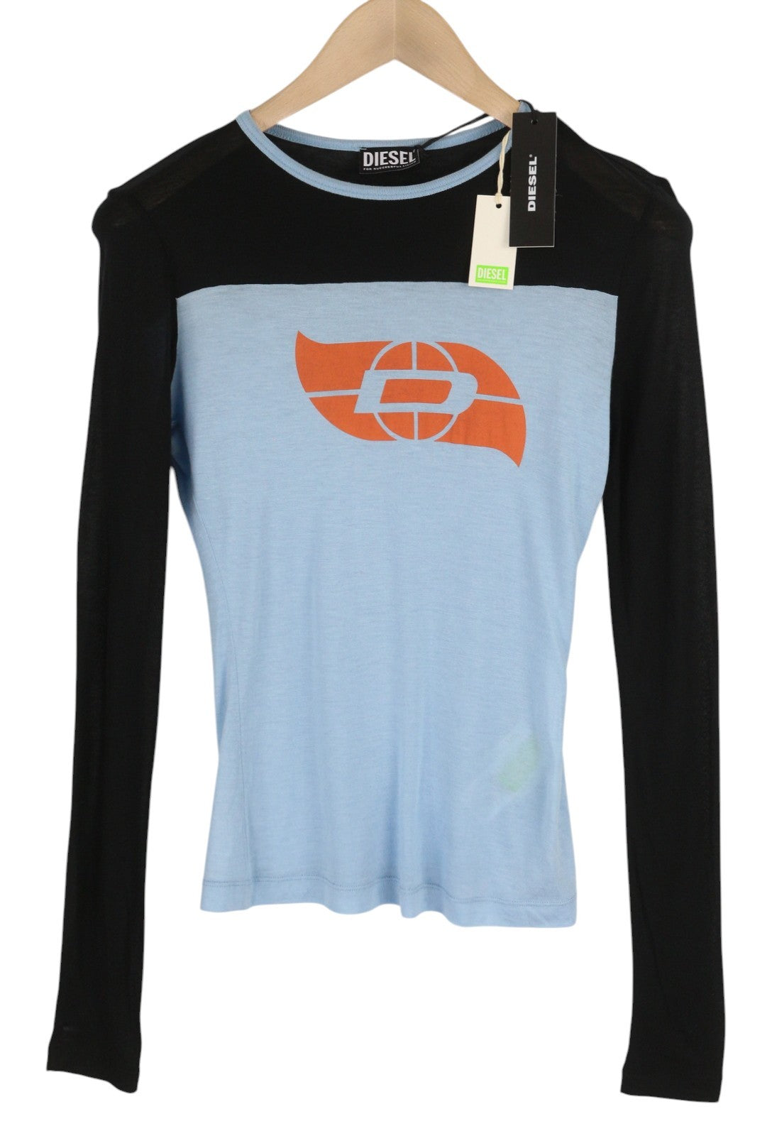 DIESEL T-Ina-Yoke moteriški marškinėliai S dydžio, kašmyro mišinio ilgomis rankovėmis, apvalios iškirptės, rekomenduojama kaina – 150 € 