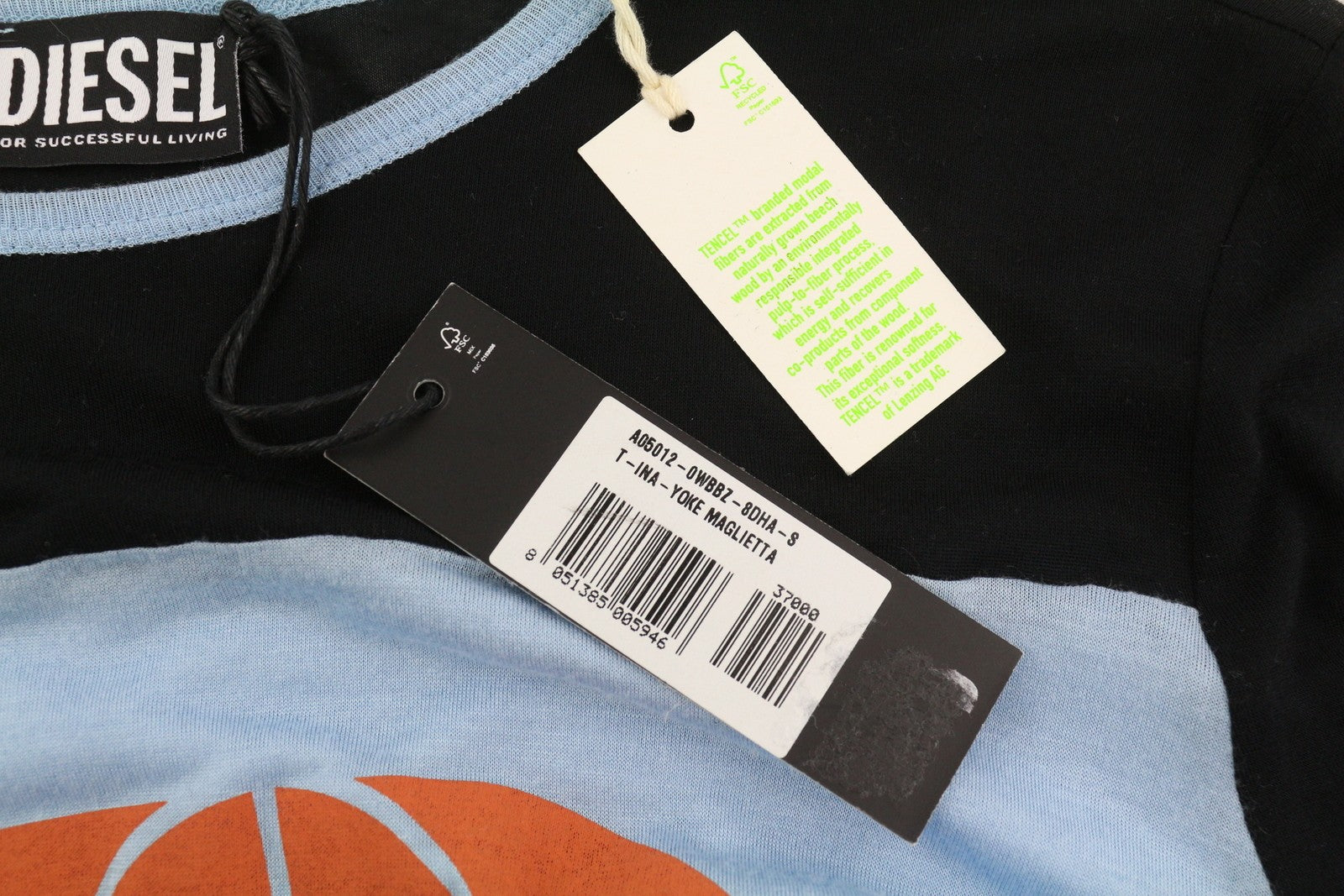 DIESEL T-Ina-Yoke moteriški marškinėliai S dydžio, kašmyro mišinio ilgomis rankovėmis, apvalios iškirptės, rekomenduojama kaina – 150 € 