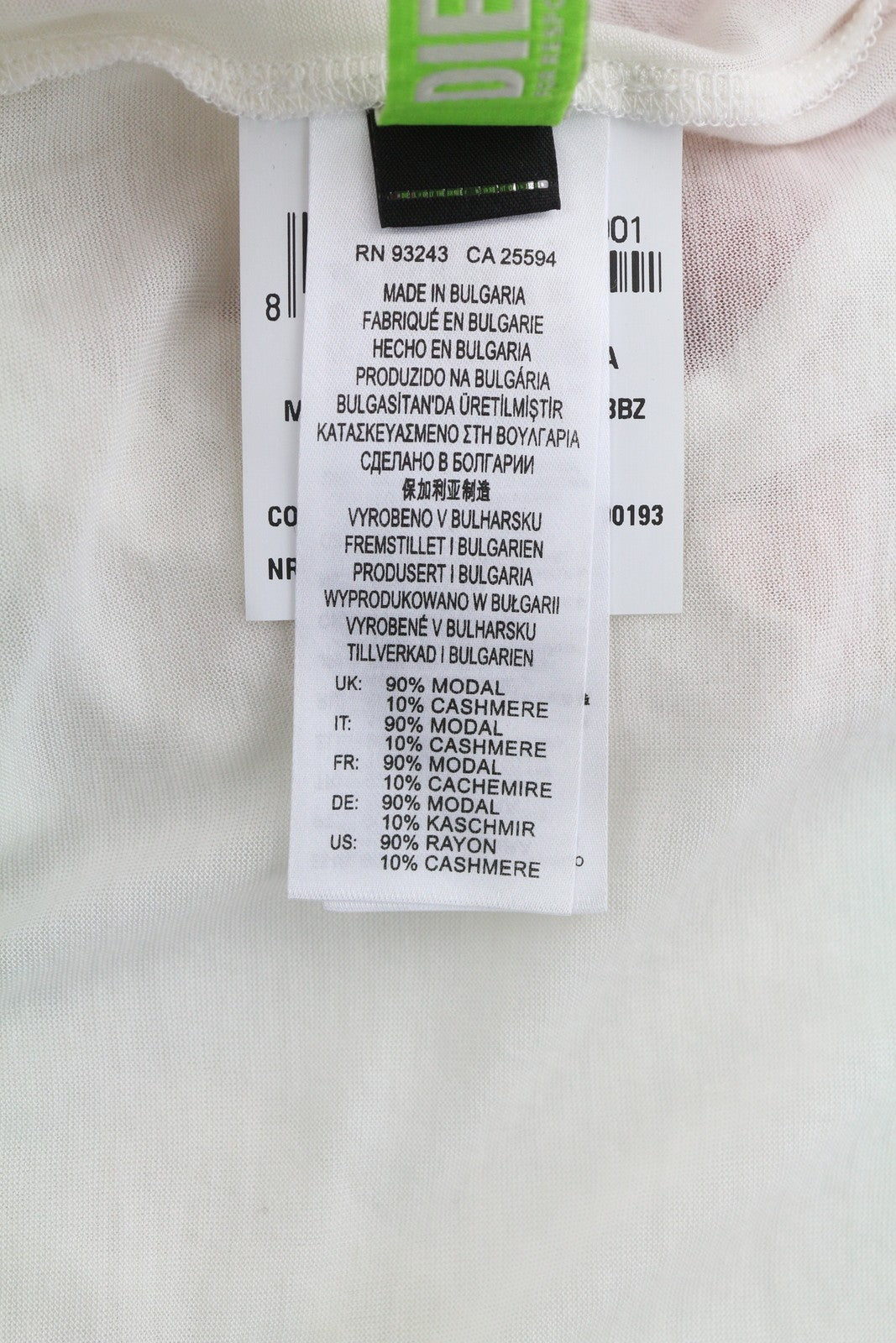 DIESEL T-Tessy-C1 moteriški marškinėliai S dydžio, kašmyro mišinio ilgomis rankovėmis, apvaliu kaklu. Rekomenduojama kaina – 150 €. 