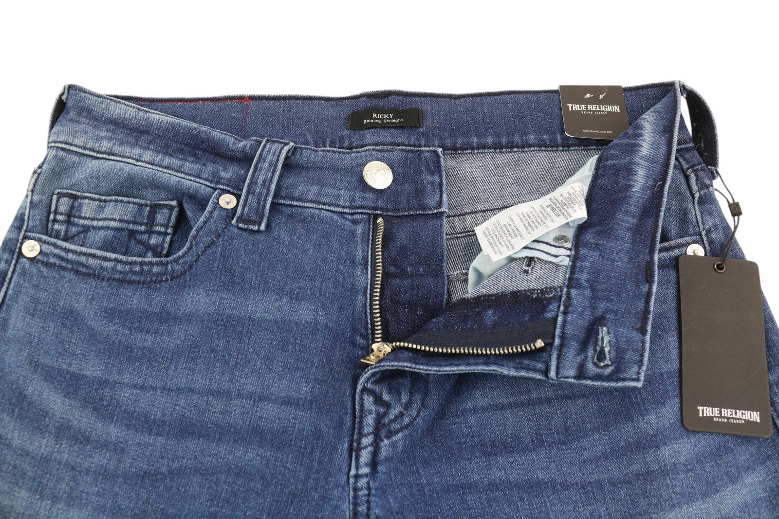 TRUE RELIGION Ricky vyriški džinsai W32 laisvalaikio, tiesaus kirpimo, skalbtos mėlynos spalvos, rekomenduojama kaina – 195 € 