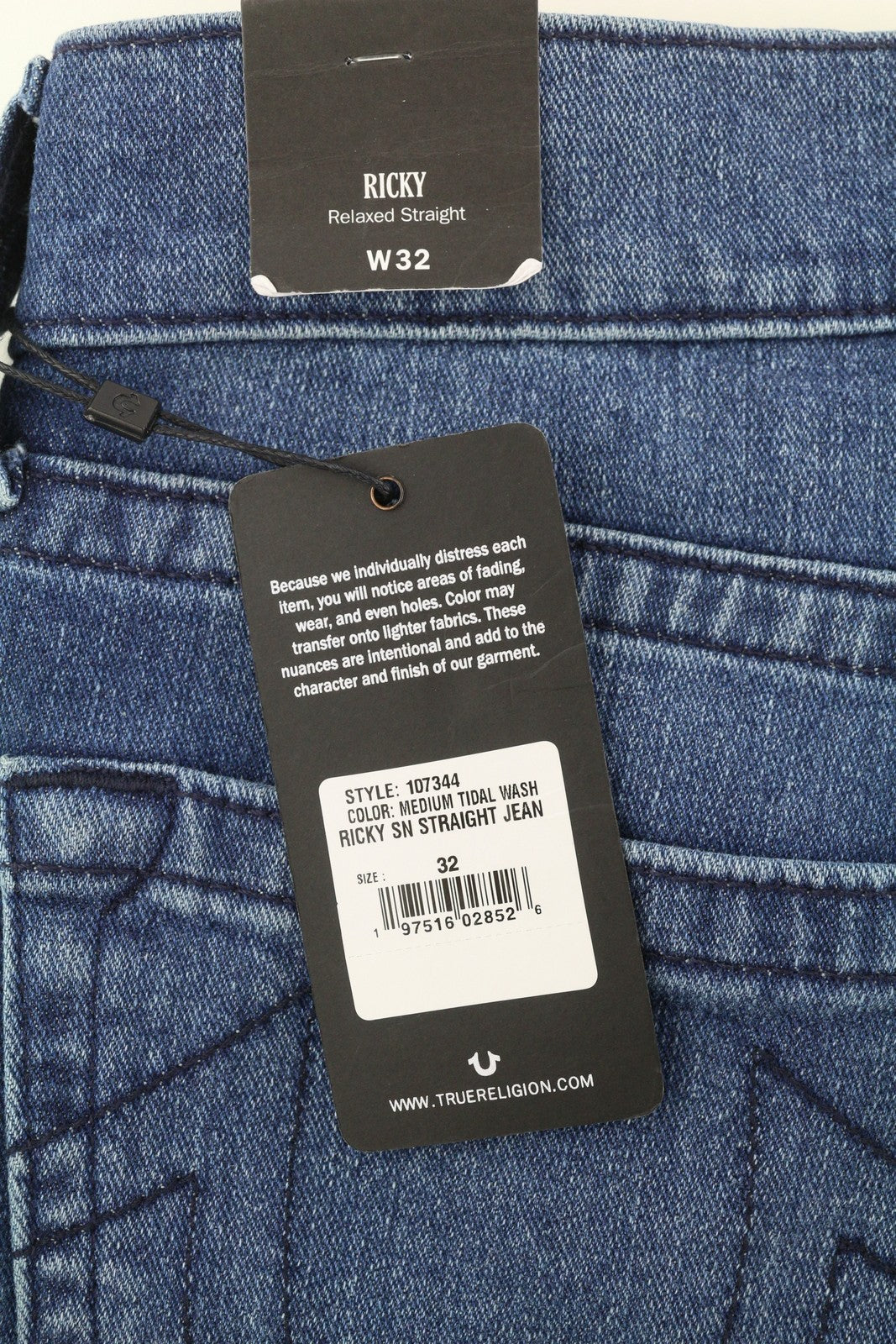 TRUE RELIGION Ricky vyriški džinsai W32 laisvalaikio, tiesaus kirpimo, skalbtos mėlynos spalvos, rekomenduojama kaina – 195 € 