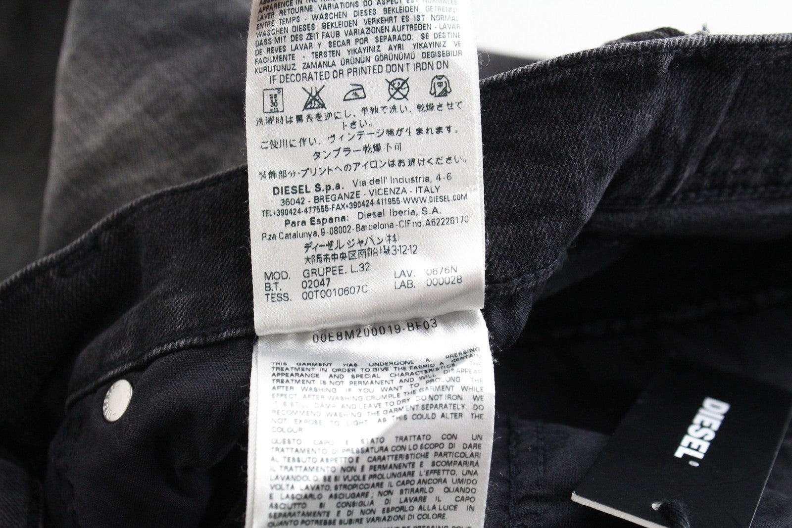 DIESEL Grupee 0676N moteriški džinsai W25/L32 Slim Skinny Fit skalbti tamprūs 