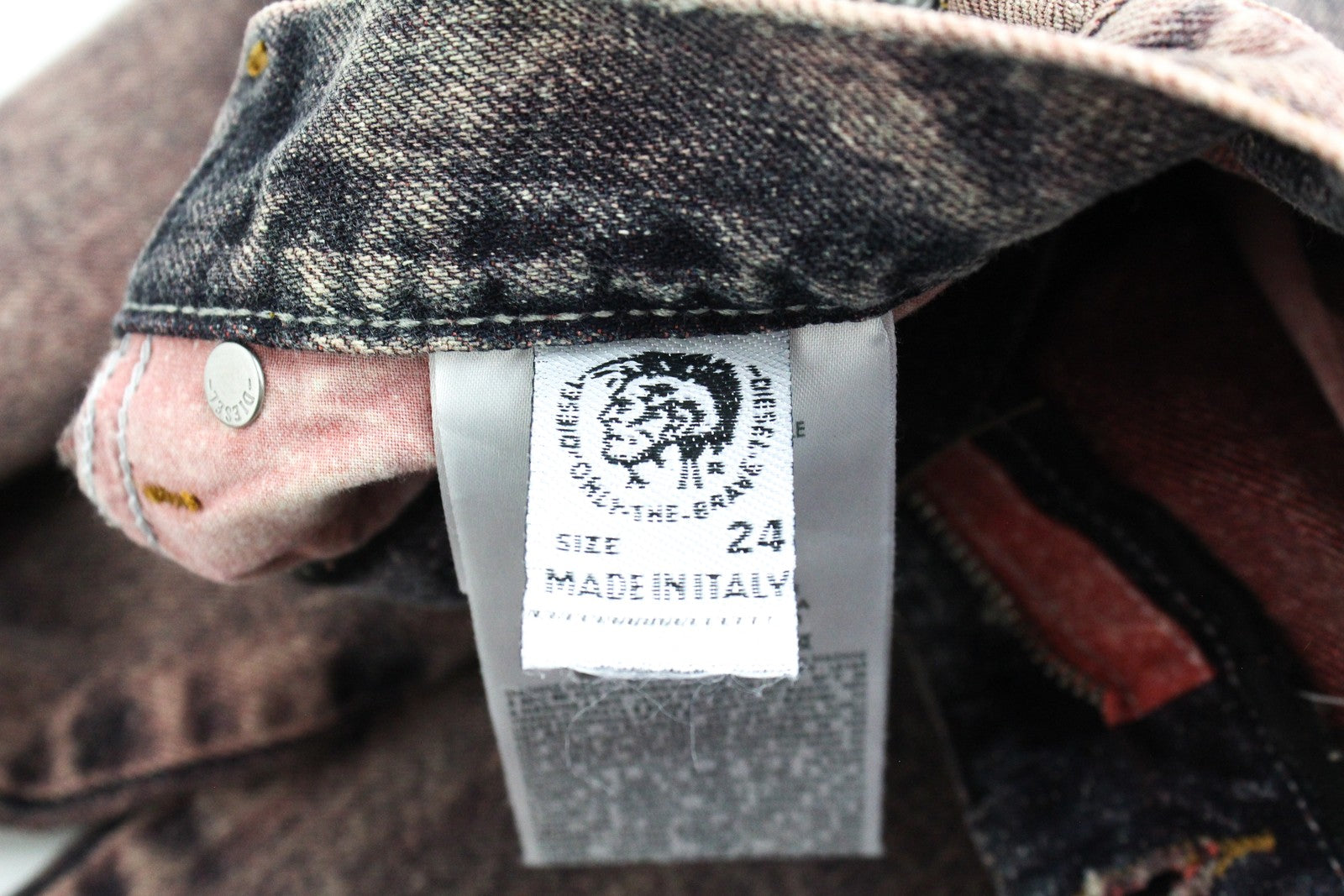 DIESEL Alys 084TS moteriški džinsai W24/L30 tiesūs mergaitėms, medvilniniai, pilki, rožiniai, džinsinio audinio 