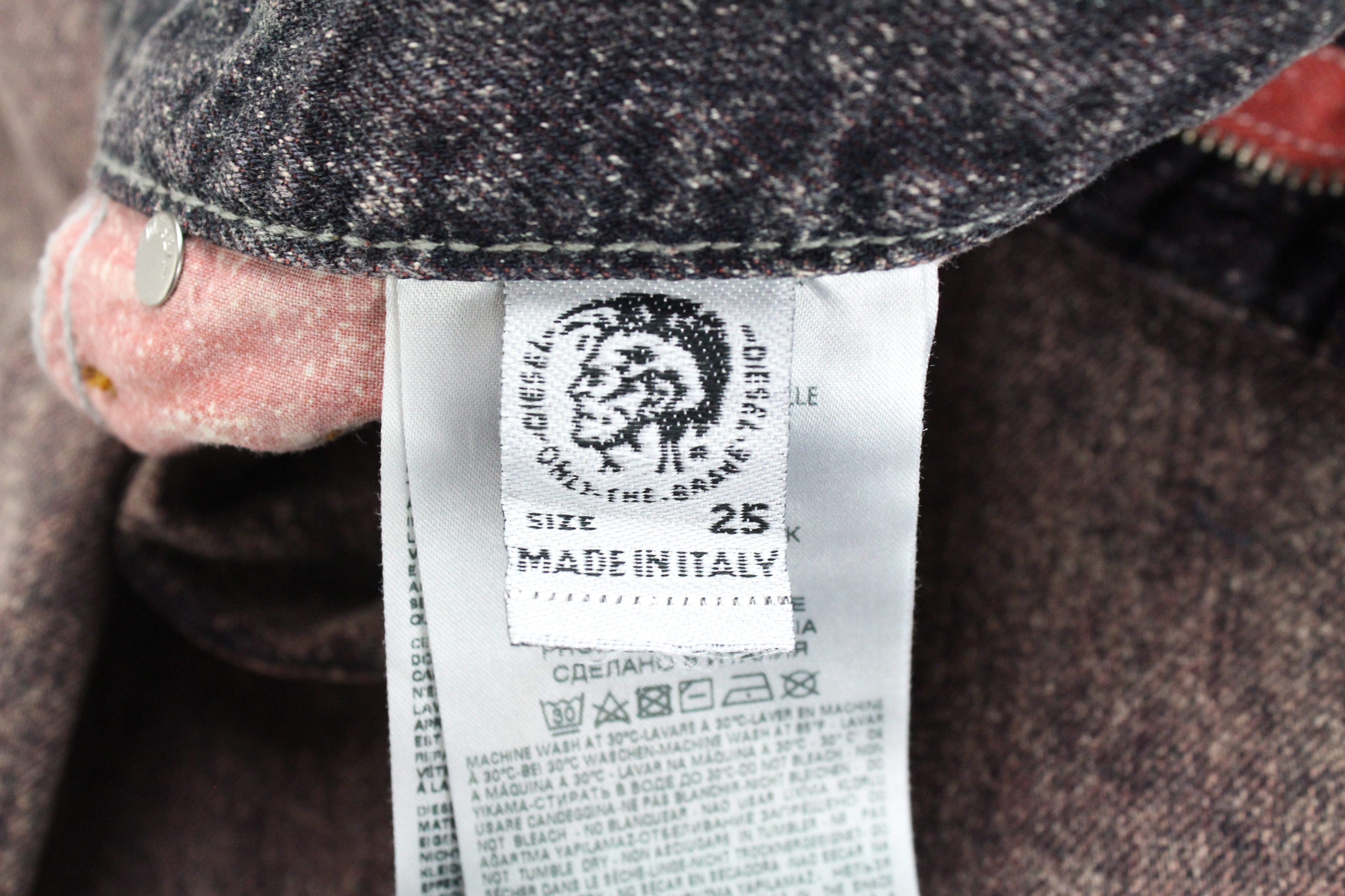 DIESEL Alys 084TS moteriški džinsai W25/L30 tiesaus kirpimo, medvilniniai, pilkai rožiniai, skalbti 