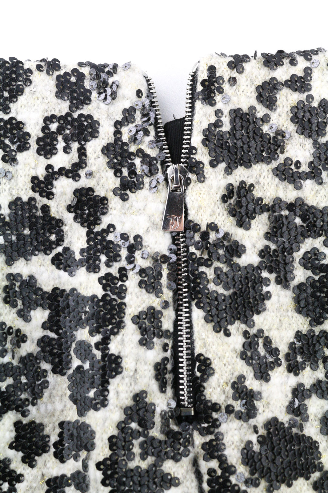 TRUSSARDI JEANS moteriškas sijonas, 40 dydžio, baltas, klostuotas, blizgučiais puoštas trumpas balioninis sijonas. 