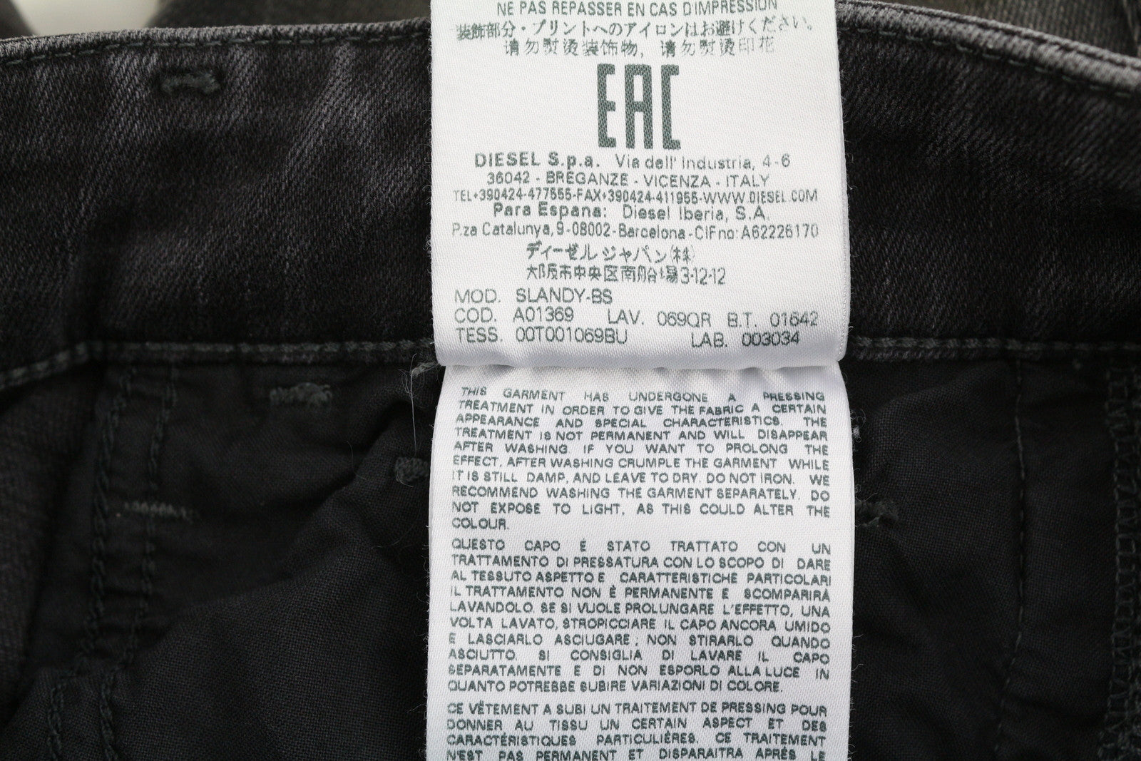 DIESEL Slandy 069QR moteriški džinsai W26/L32 itin aptempti, įprasto juosmens, rekomenduojama kaina – 200 € 