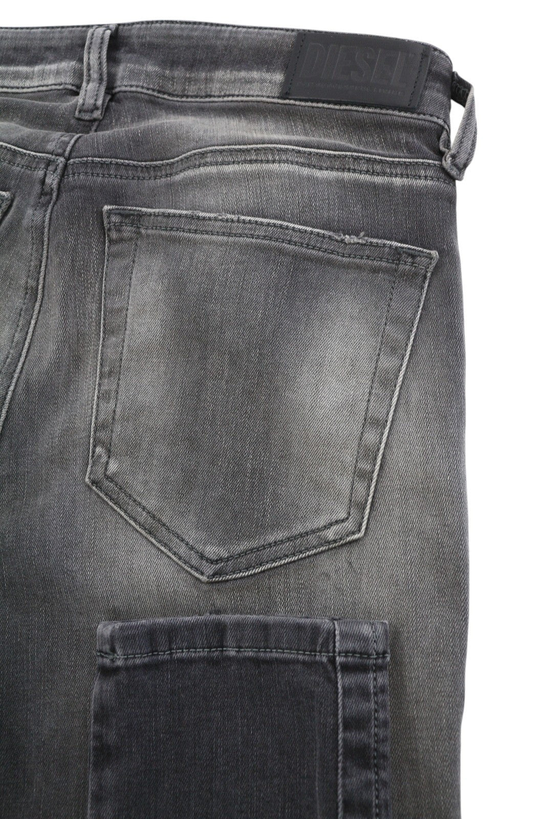 DIESEL Slandy 069QR moteriški džinsai W26/L32 itin aptempti, įprasto juosmens, rekomenduojama kaina – 200 € 