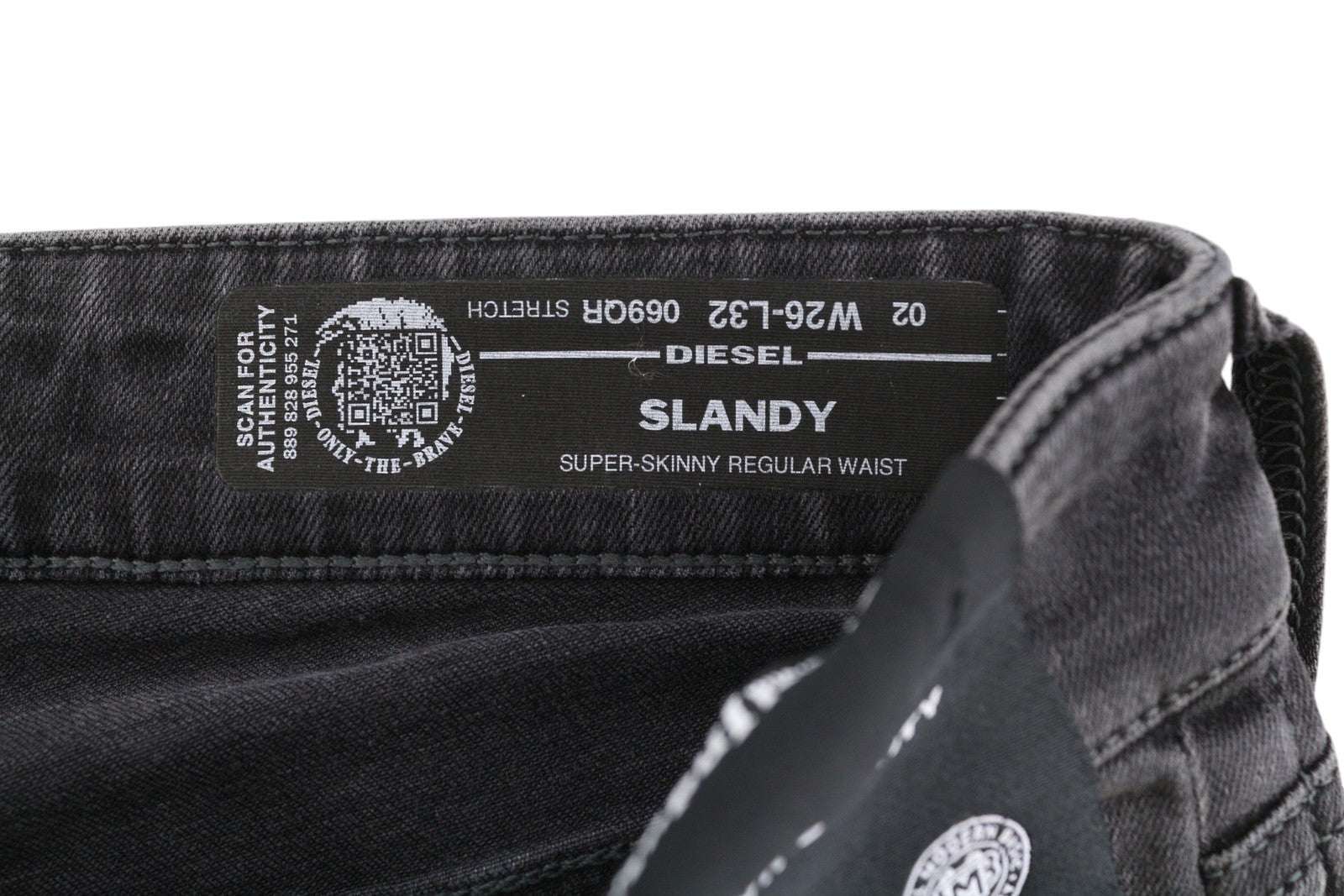 DIESEL Slandy 069QR moteriški džinsai W26/L32 itin aptempti, įprasto juosmens, rekomenduojama kaina – 200 € 
