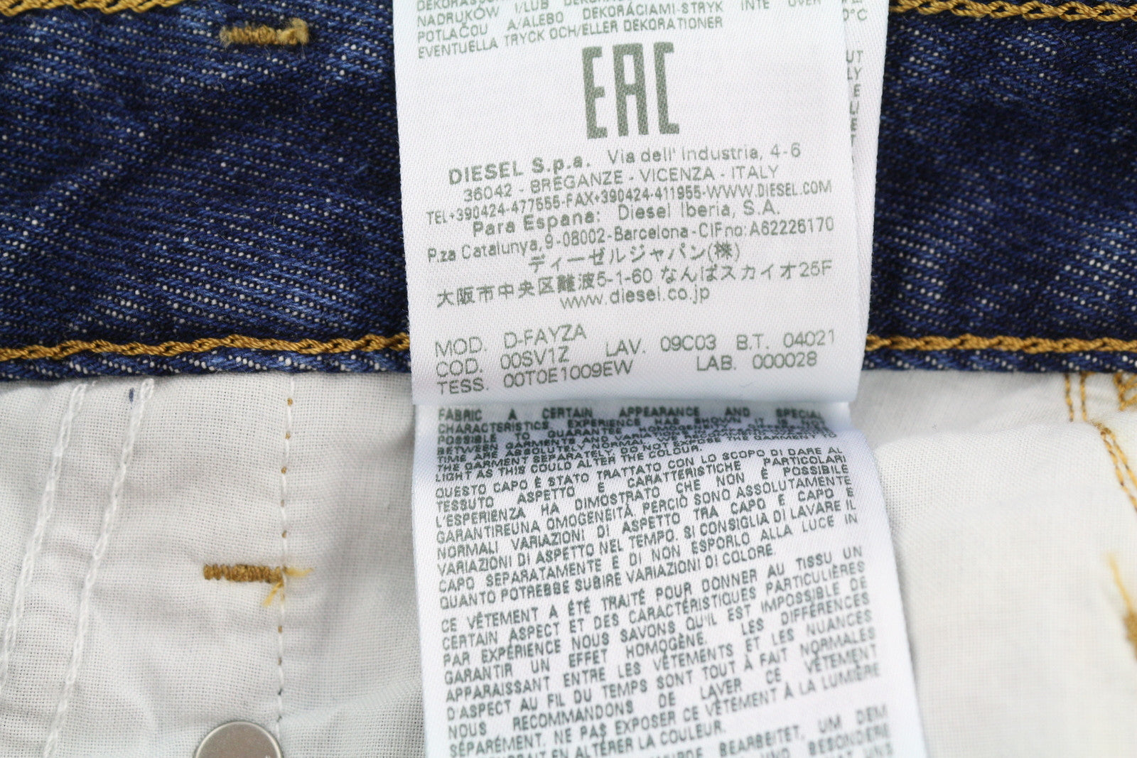 DIESEL D-Fayza 09C03 moteriški džinsai W26/L32 įprasto kirpimo „Boyfriend“ klešnės, rekomenduojama kaina – 175 € 