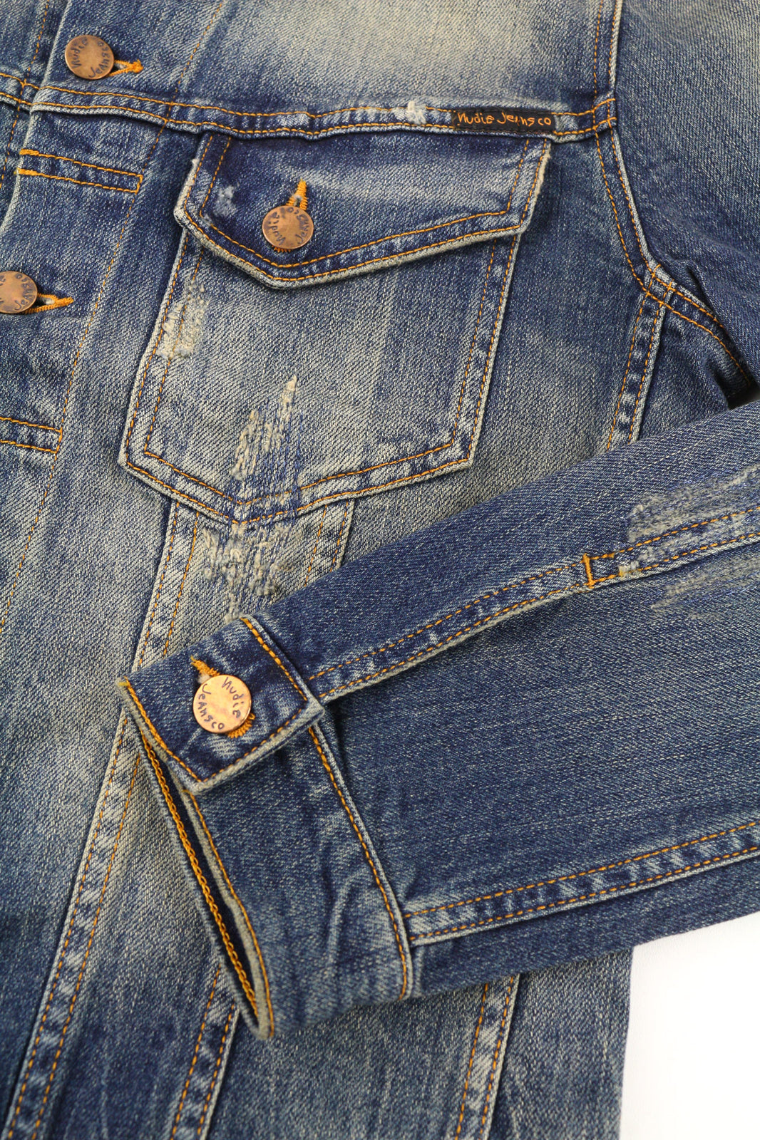 NUDIE vyriška striukė S su dirbtinės odos raštu, mėlyna, PL kaklo iškirpte, be pamušalo, su kišenėmis, sagų užsegimu, logotipu. 