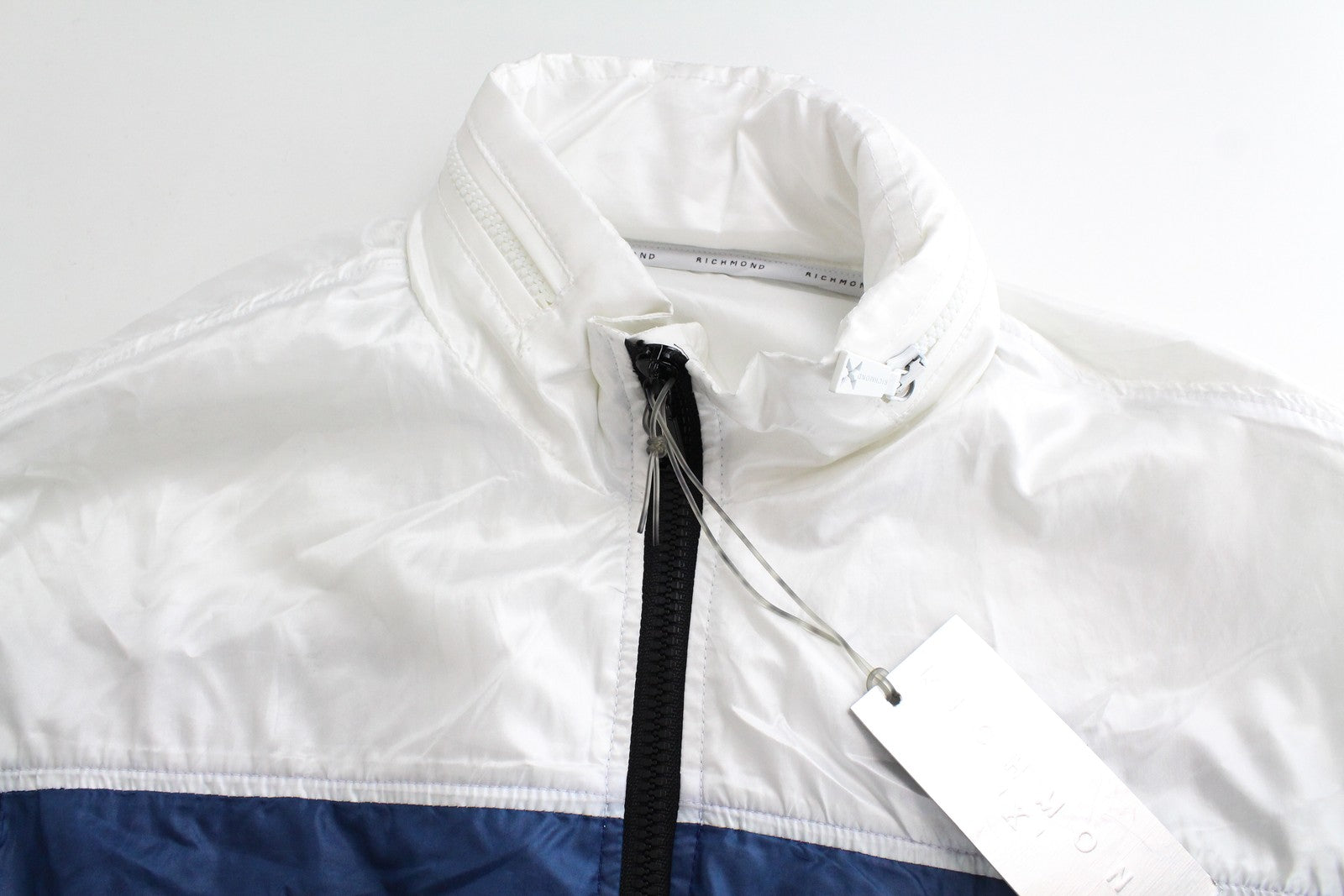 RICHMOND vyriška striukė 48 balta mėlyna vienspalvė lengva ilga 