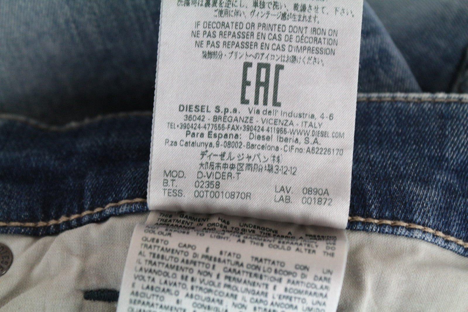 DIESEL D-Vider-T 0890A vyriški džinsai W32 morkų rašto, tamprūs, mėlyni, plėšyti 