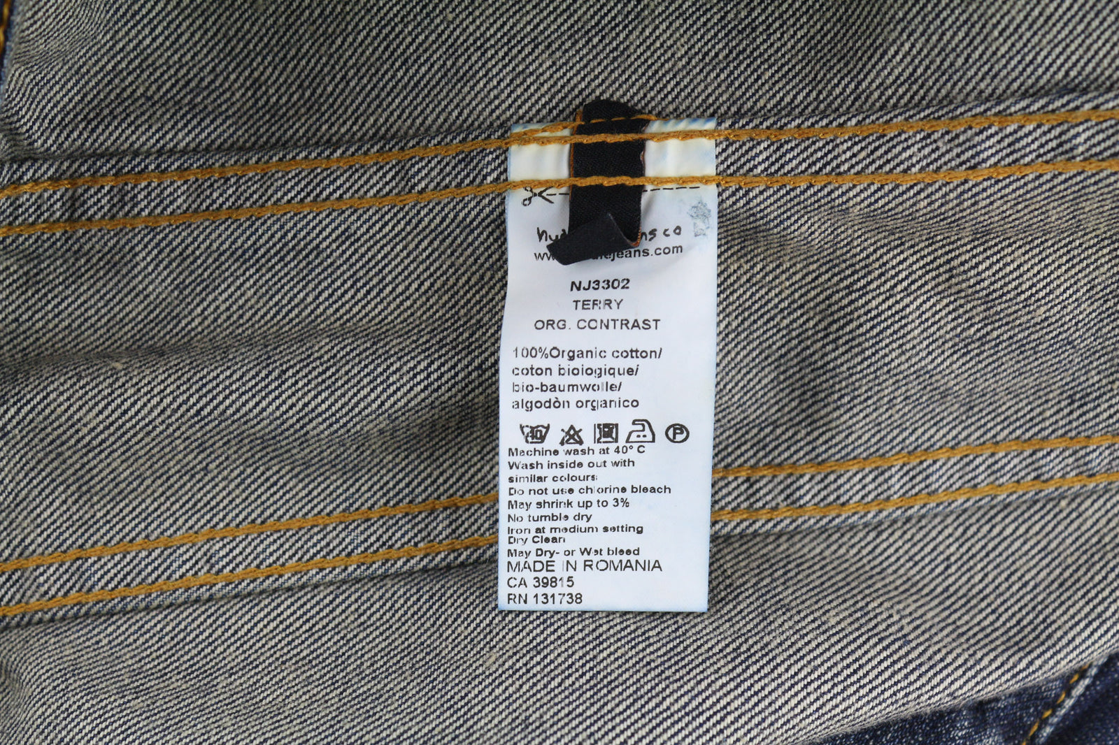 NUDIE Terry Org. Kontrastinga vyriška striukė su M formos iškirpte, be pamušalo, išblukusiu džinsu. 