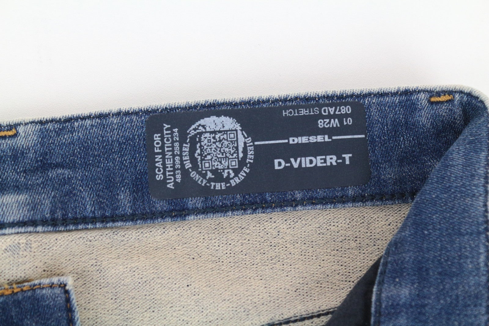 DIESEL D-Vider-T 087AD vyriški džinsai W28 morkų kirpimo, tamprūs, mėlyni 