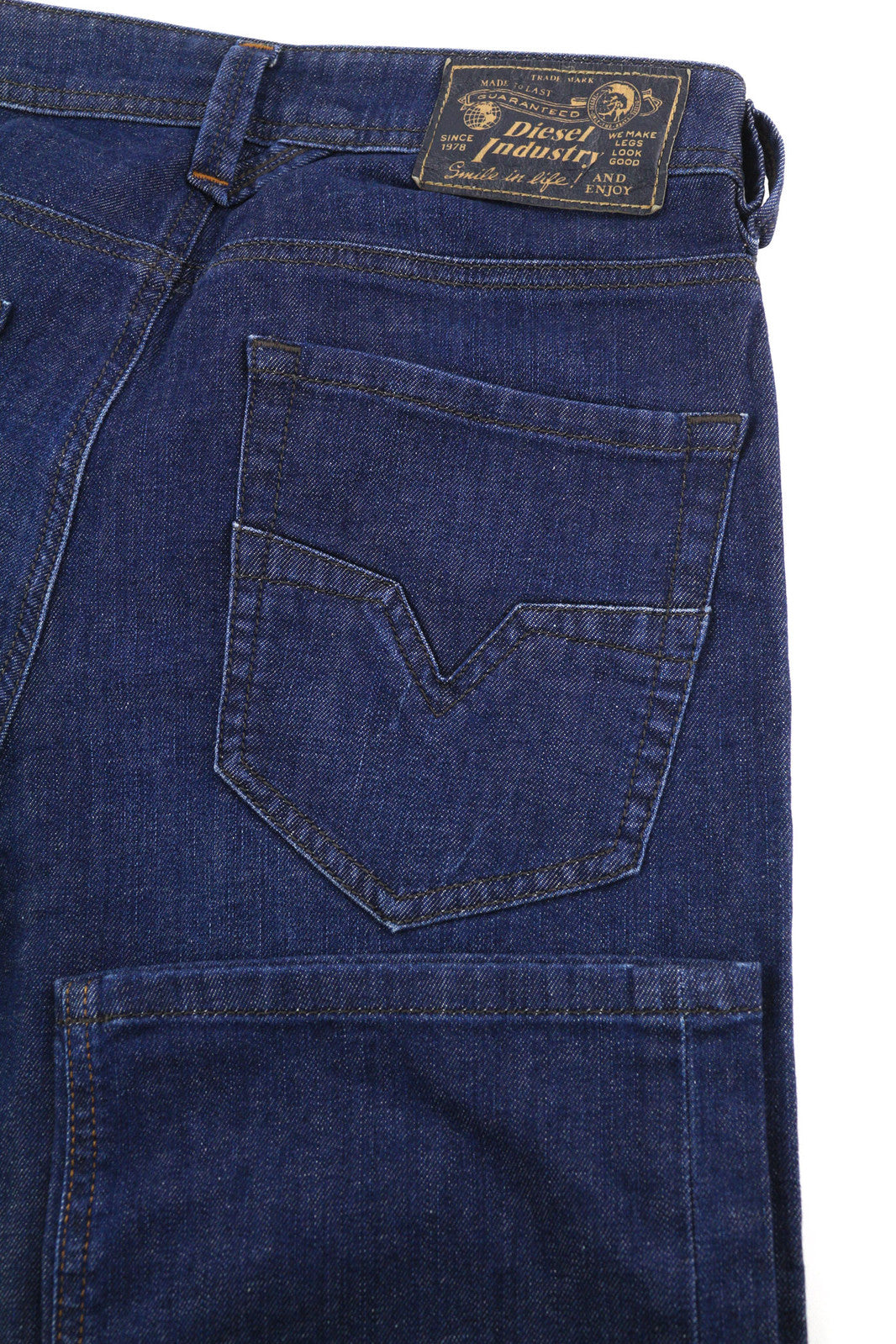 DIESEL Larkee R845B vyriški džinsai W28/L32 Regular Straight Stretch skalbto mėlyno džinso 