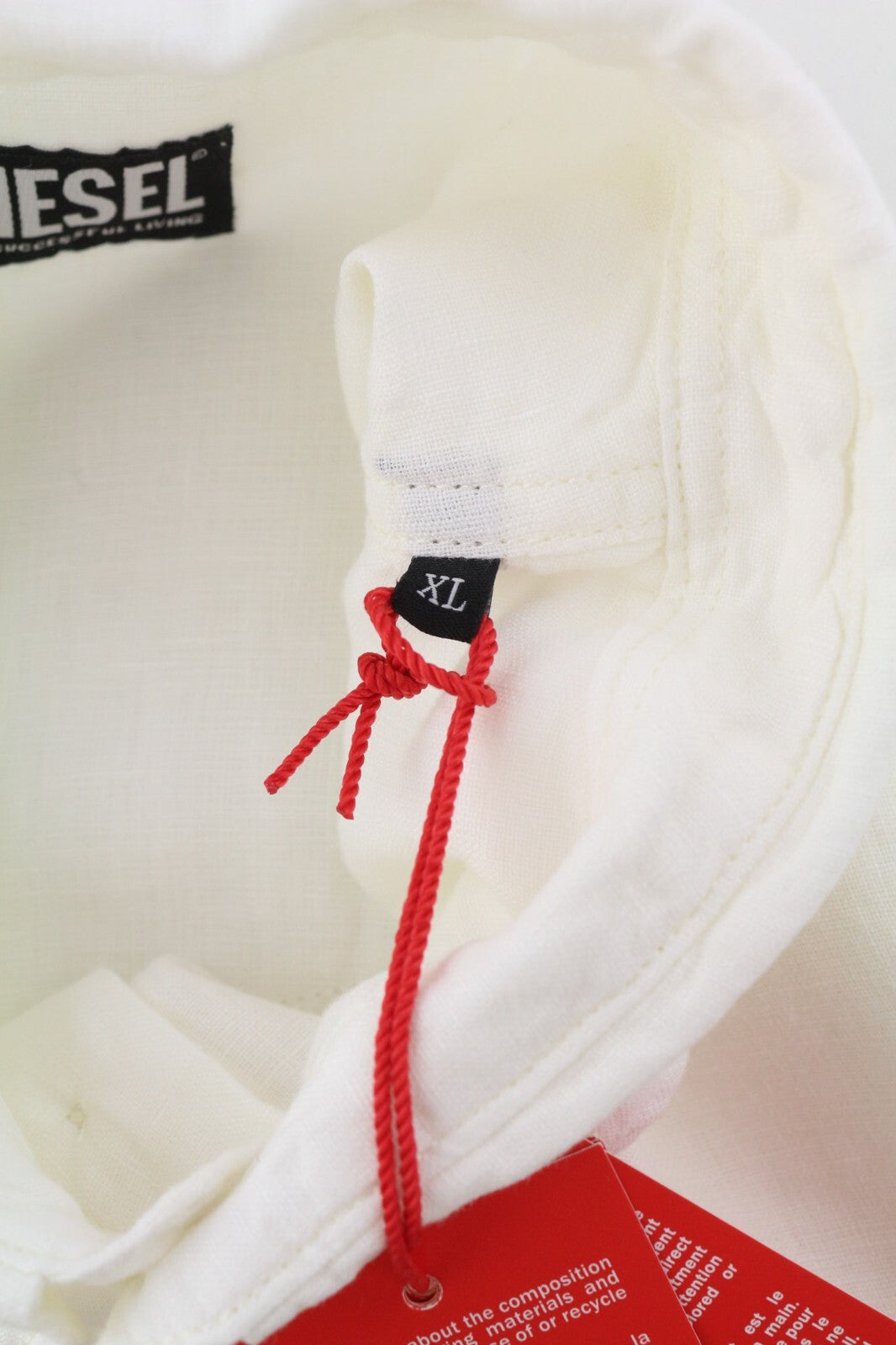 DIESEL S-East-Long-Lin vyriški marškiniai, XL dydžio, lininiai, su sagomis, platėjančia apykakle. Rekomenduojama kaina – 175 €. 