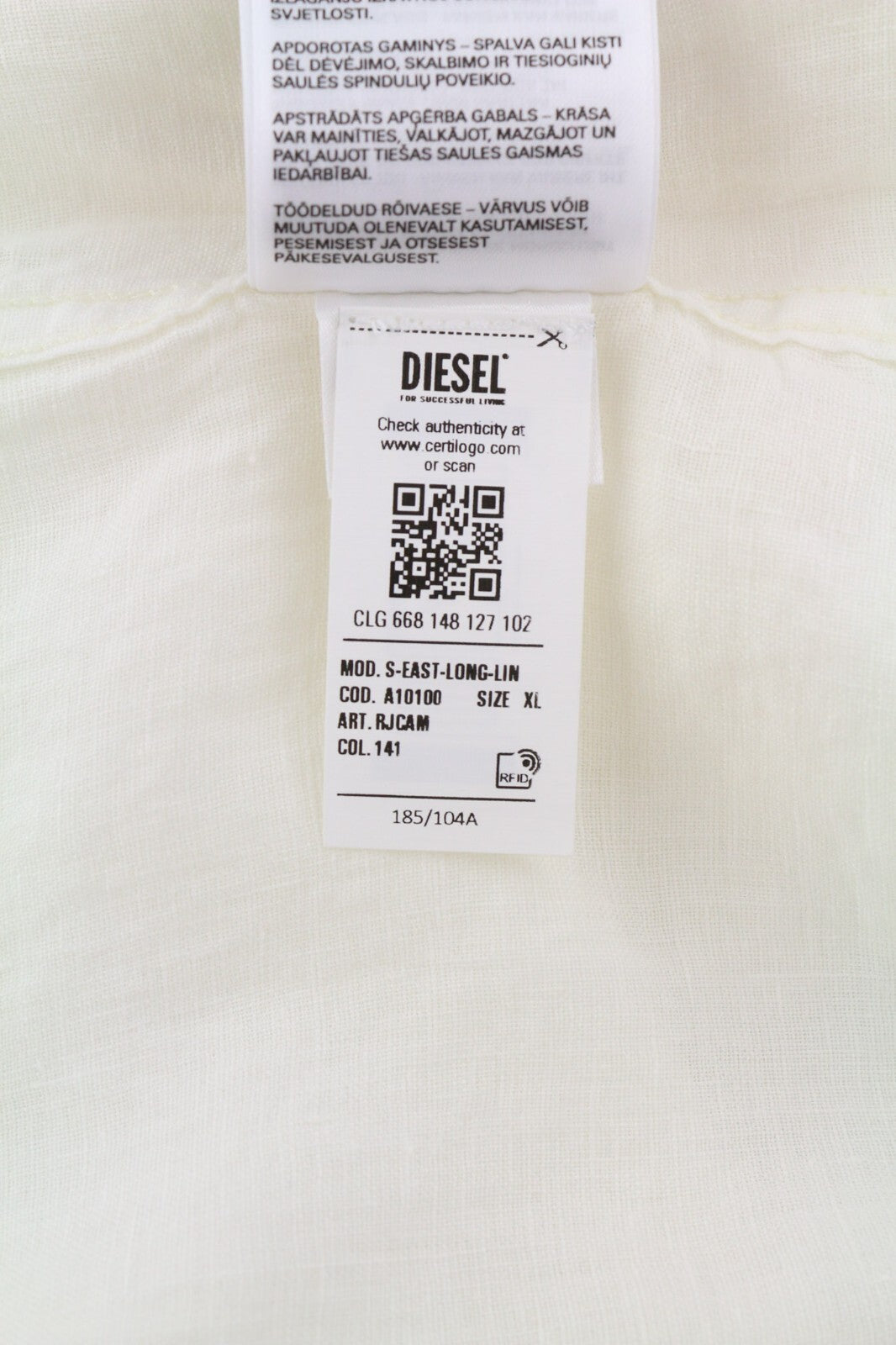 DIESEL S-East-Long-Lin vyriški marškiniai, XL dydžio, lininiai, su sagomis, platėjančia apykakle. Rekomenduojama kaina – 175 €. 