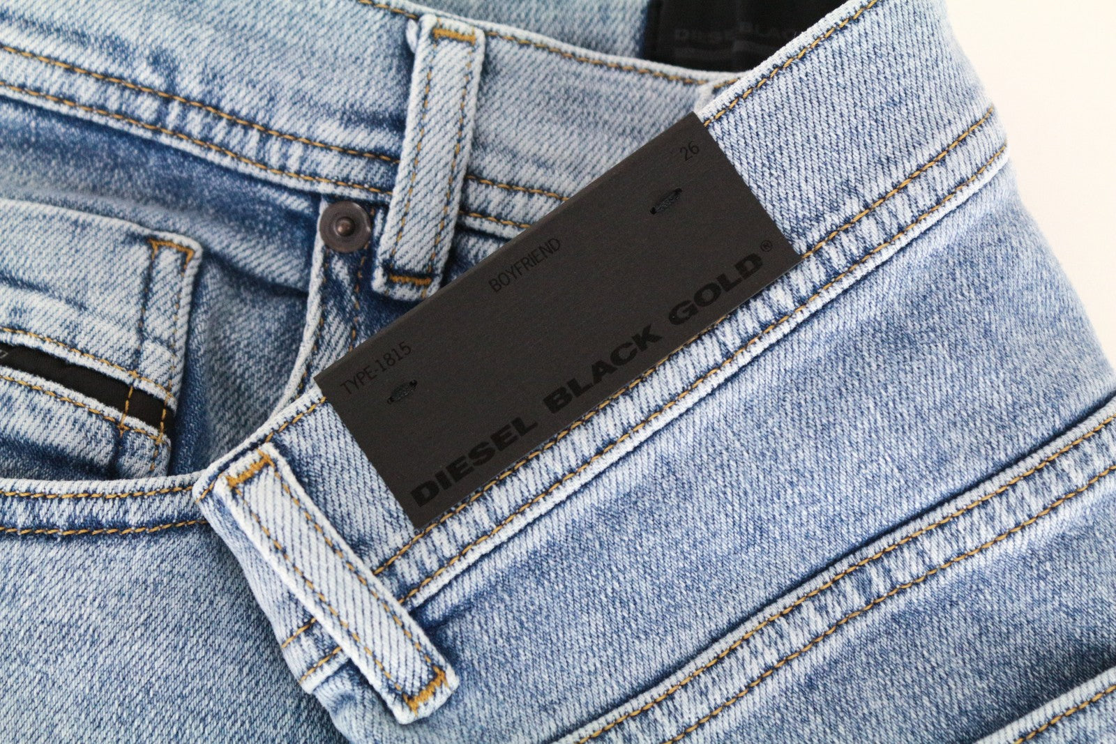 DIESEL Type-1815 W26 juodi auksiniai džinsai moterims, boyfriend fit, mėlyni, medvilniniai. 