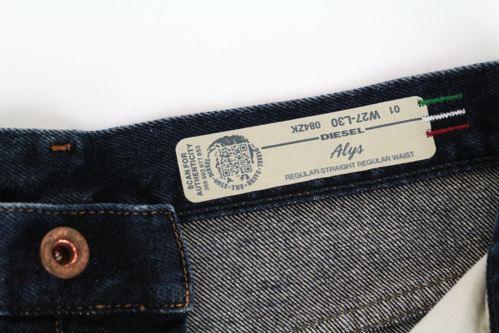 DIESEL Alys 084ZK W27/L30 Tamsiai mėlyni tiesūs džinsai moterims iš grynos medvilnės