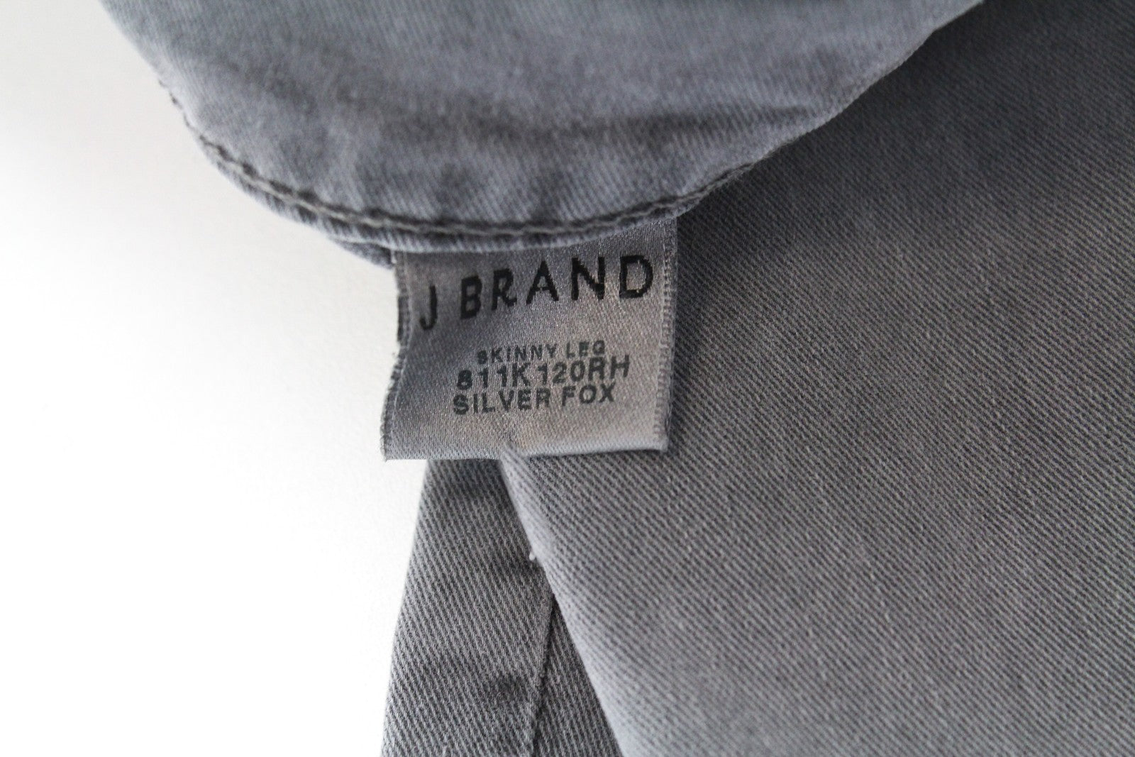 J BRAND aptempti pilki džinsai W27 tamprūs medvilniniai moteriški džinsai su plėšytais keliais 