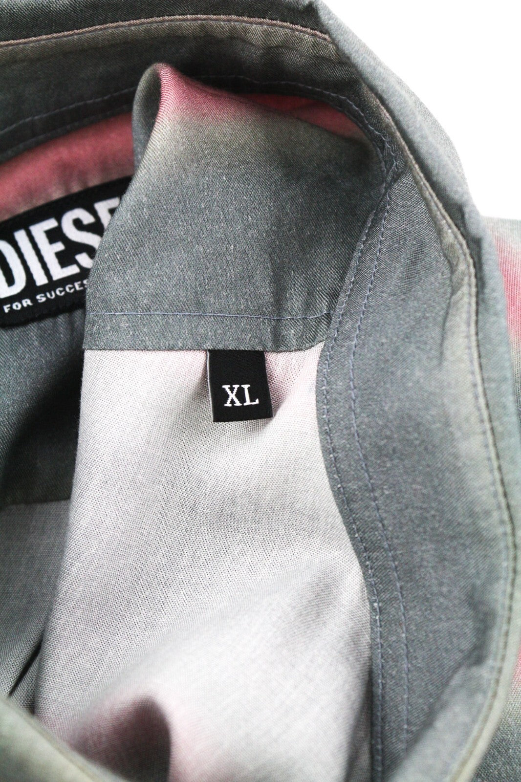 DIESEL vyriški marškinėliai su S formos Tucker juostele, XL dydžio, laisvalaikio stiliaus, raštuoti, RRP 150 €, išskleidžiama apykaklė 