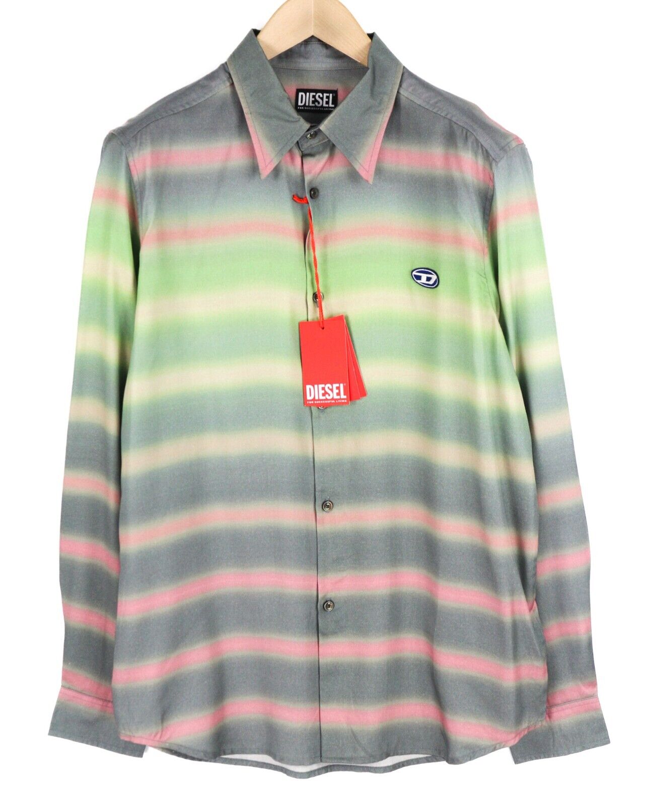 DIESEL vyriški marškinėliai su S formos juostele, L dydžio, raštuoti, su sagomis ir išskleidžiama apykakle. Rekomenduojama kaina – 150 €. 