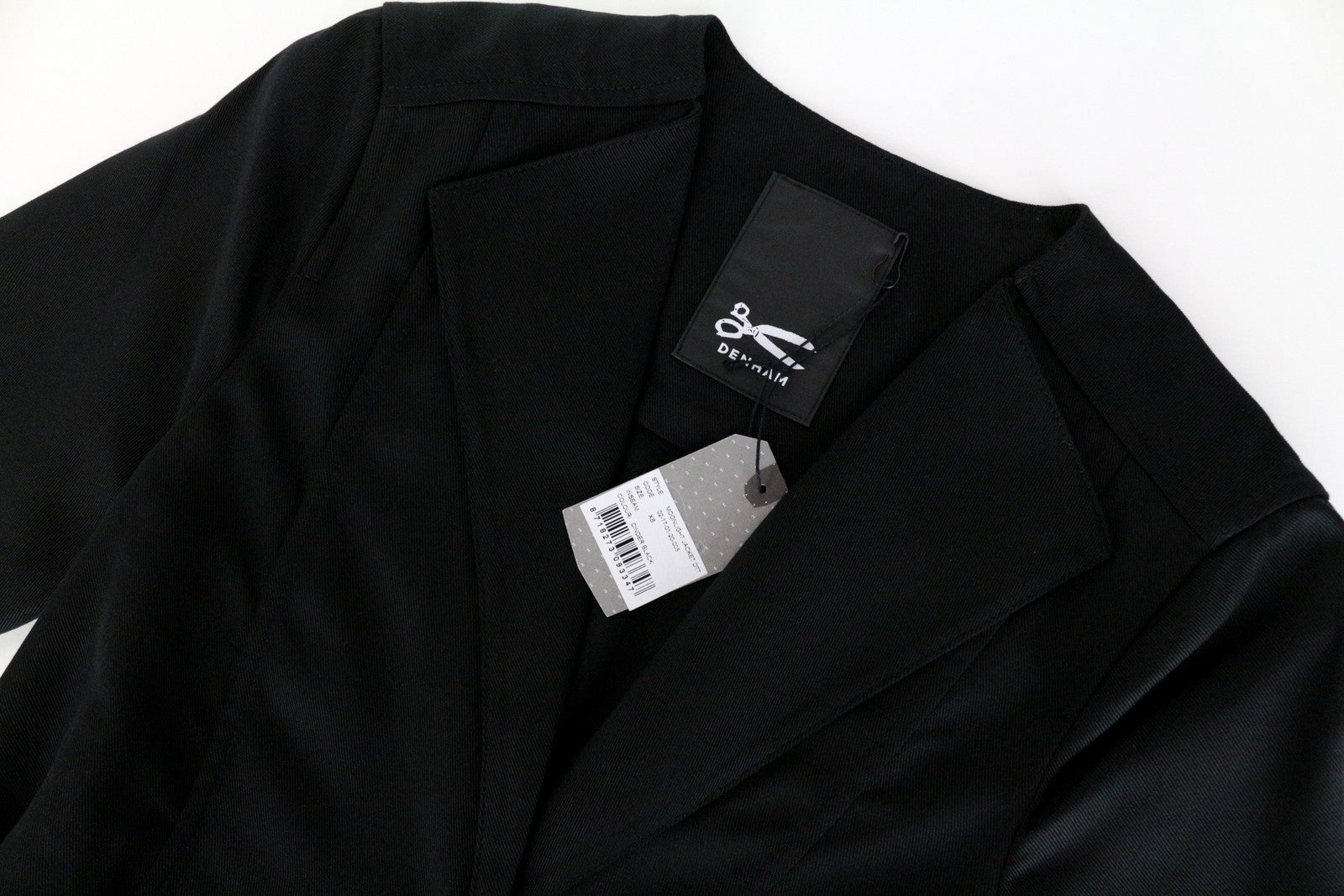 DENHAM Moonlight moteriškas švarkas XS dydžio, juodos spalvos, su diržu ir sagomis užsegama apykakle 