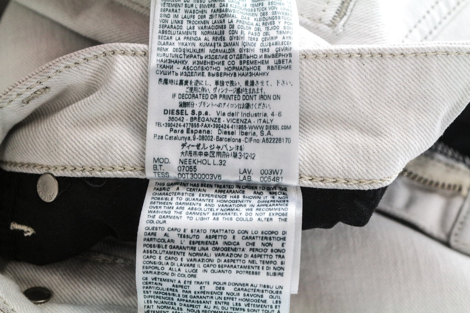 DIESEL Neekhol 003W7 moteriški džinsai W30 L32 mėlyni, tiesaus kirpimo, tamprūs, šviesiai džinsiniai 