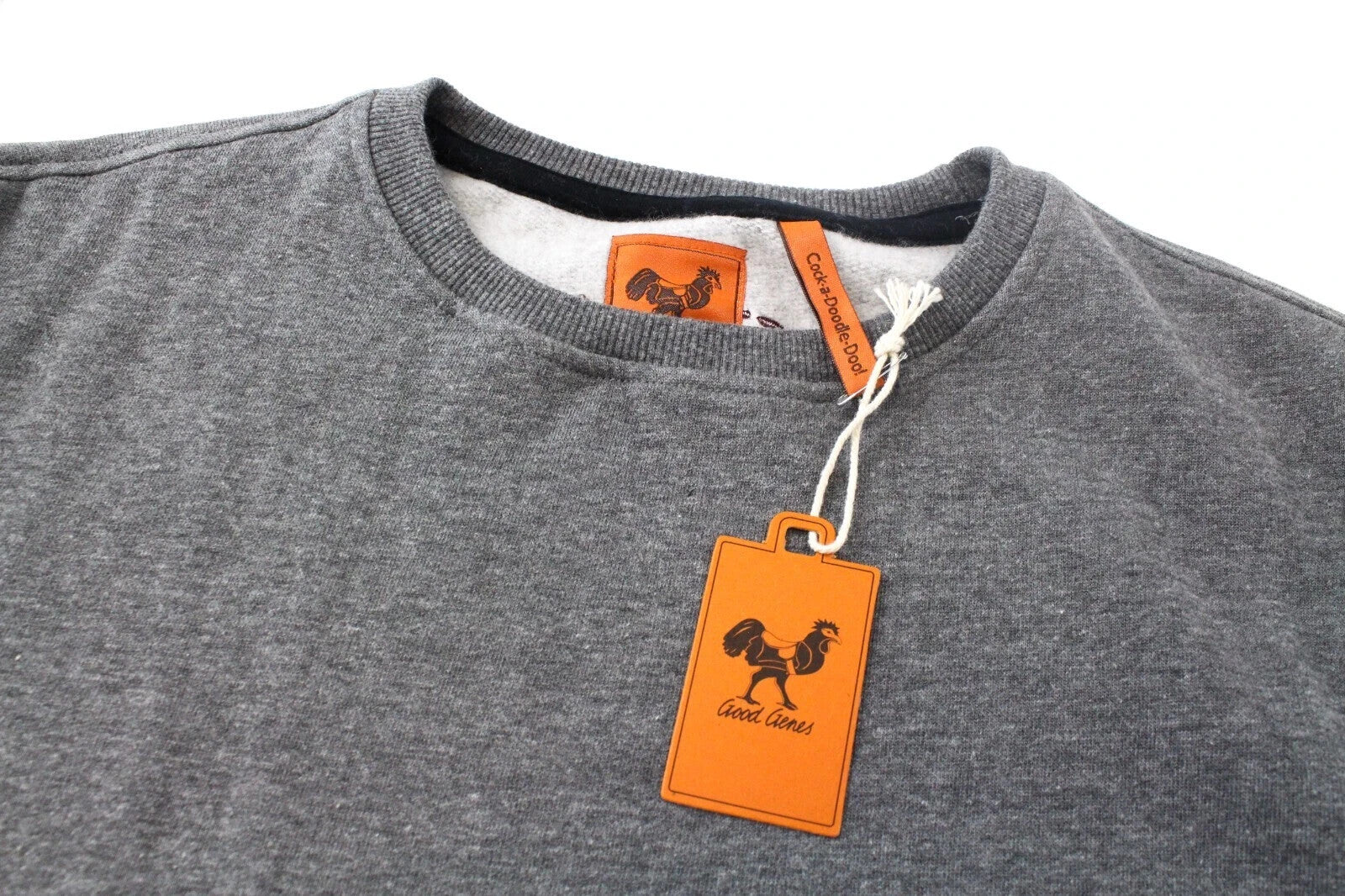 „GOOD GENES“ pilkas medvilninis vyriškas džemperis su siuvinėta apvalia kaklo iškirpte ir melanžu 