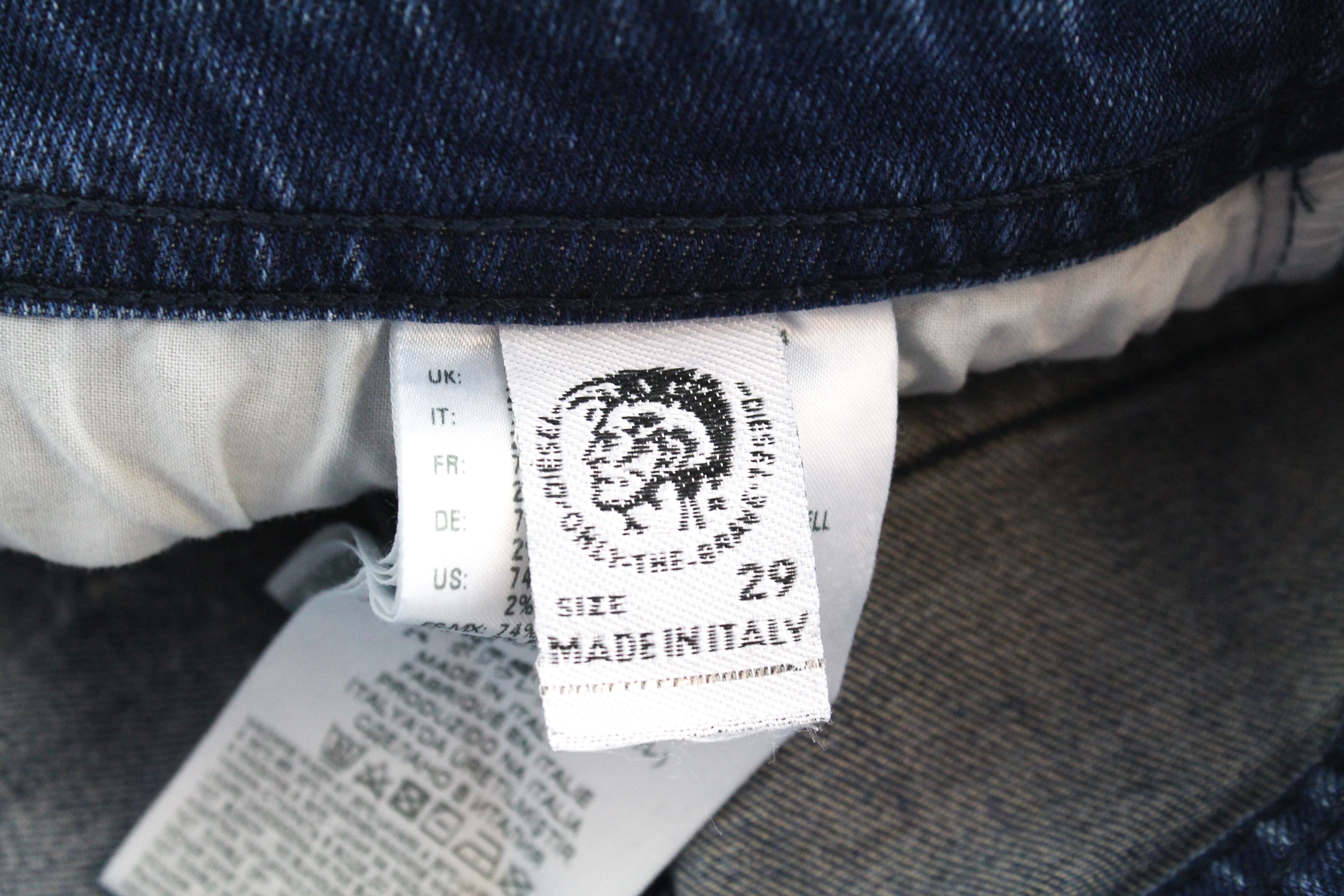 DIESEL Buster 081AQ vyriški džinsai W29 L30 mėlyni, ploni, siaurėjantys, skalbti, tamprūs, medvilniniai. 