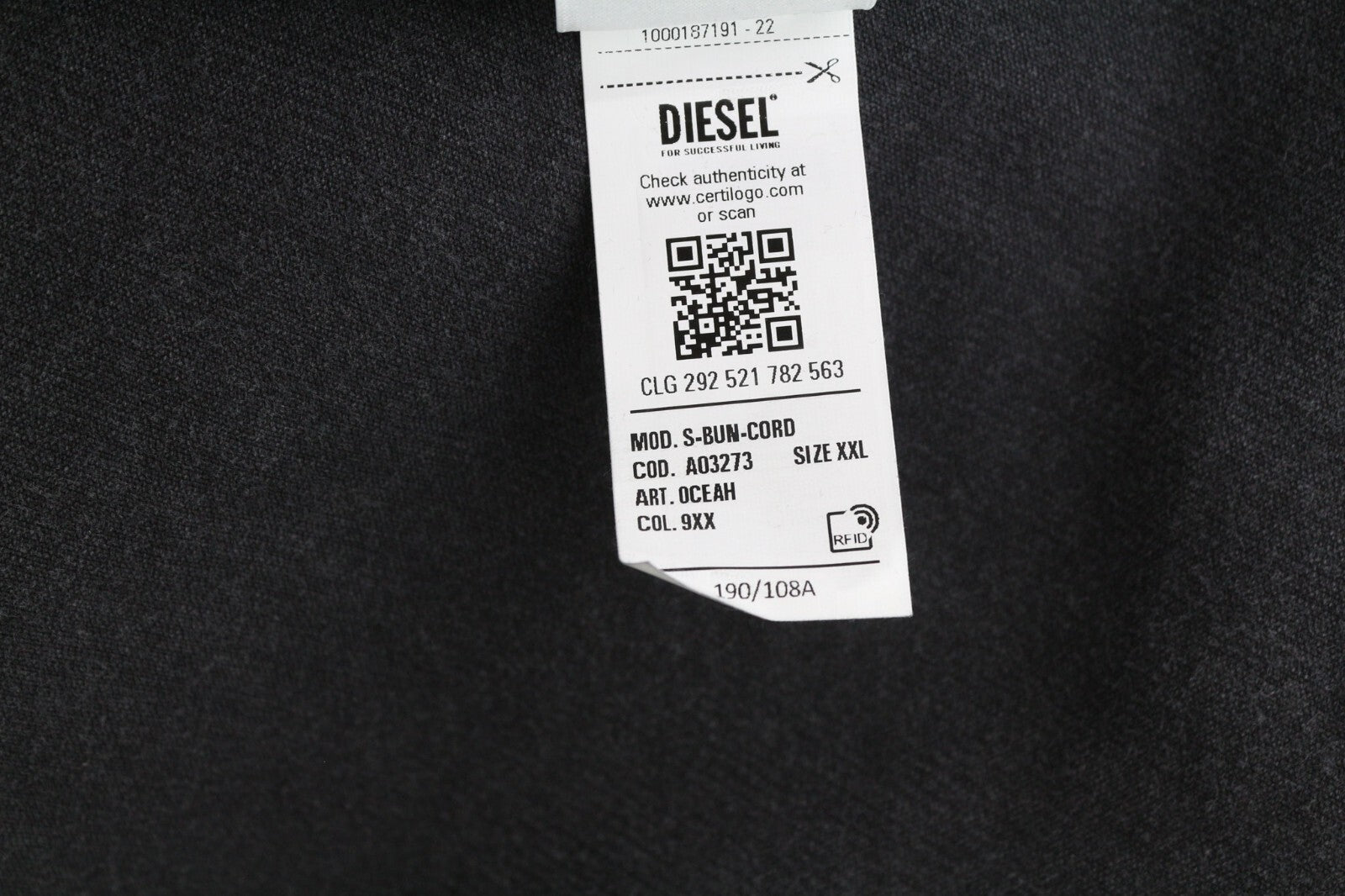 DIESEL S-Bun-Cord vyriški marškinėliai, 2XL, rekomenduojama kaina – 175 €, velvetas, sagomis užsegamos, išskleistos kišenės. 
