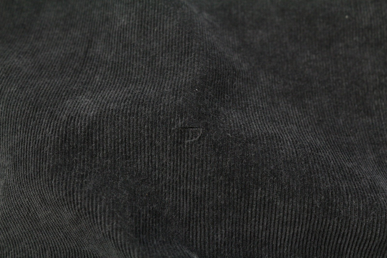 DIESEL S-Bun-Cord vyriški marškinėliai, 2XL, rekomenduojama kaina – 175 €, velvetas, sagomis užsegamos, išskleistos kišenės. 