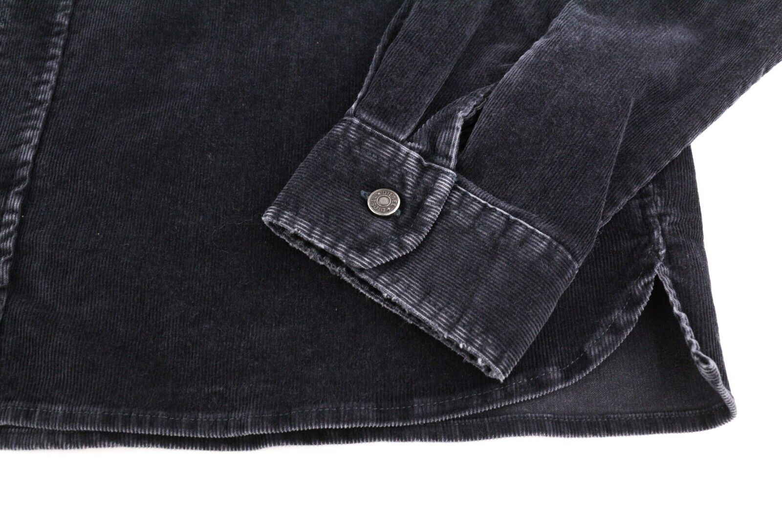 DIESEL S-Bun-Cord vyriški marškinėliai, 2XL, rekomenduojama kaina – 175 €, velvetas, sagomis užsegamos, išskleistos kišenės. 