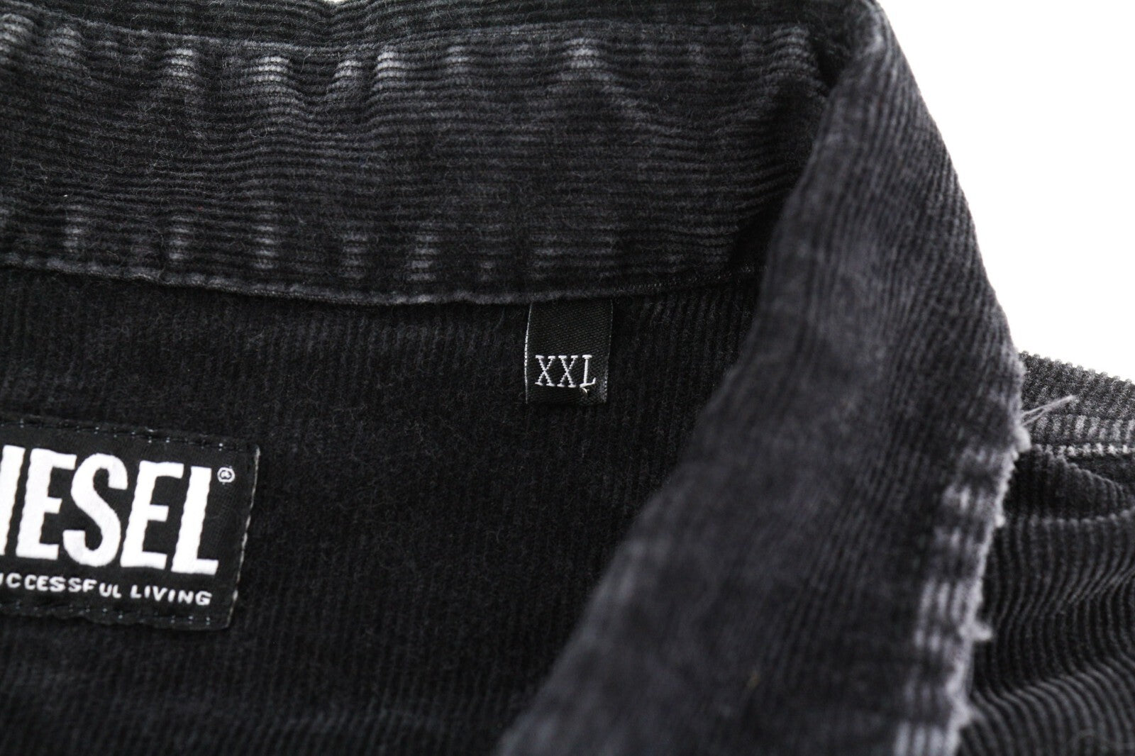 DIESEL S-Bun-Cord vyriški marškinėliai, 2XL, rekomenduojama kaina – 175 €, velvetas, sagomis užsegamos, išskleistos kišenės. 