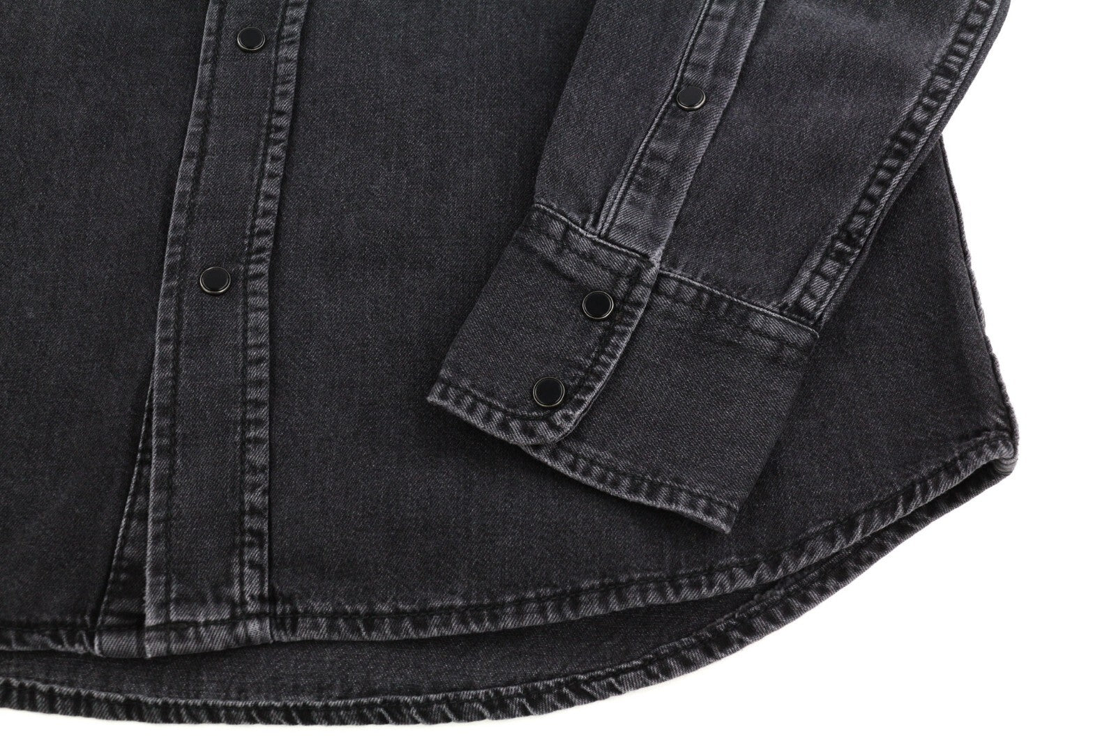 DIESEL „New-Sonora“ vyriški marškinėliai S dydžio, rekomenduojama kaina – 120 €, skalbtos juodos spalvos, su spaudėmis.