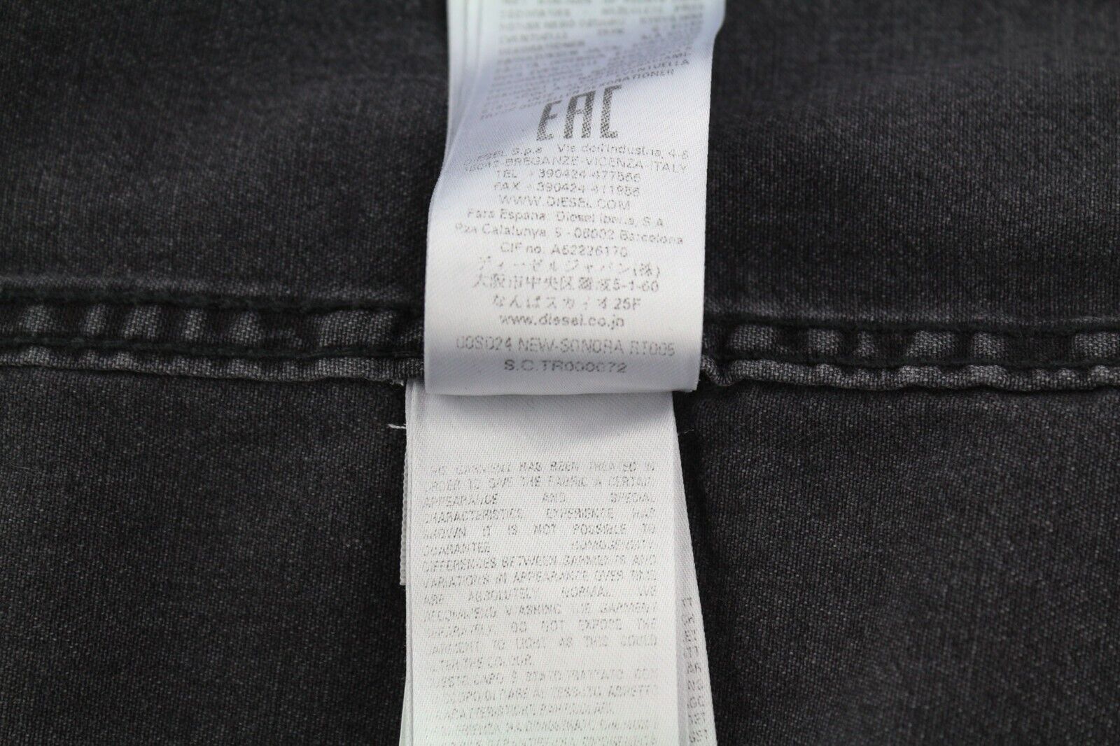 DIESEL „New-Sonora“ vyriški marškinėliai S dydžio, rekomenduojama kaina – 120 €, skalbtos juodos spalvos, su spaudėmis.