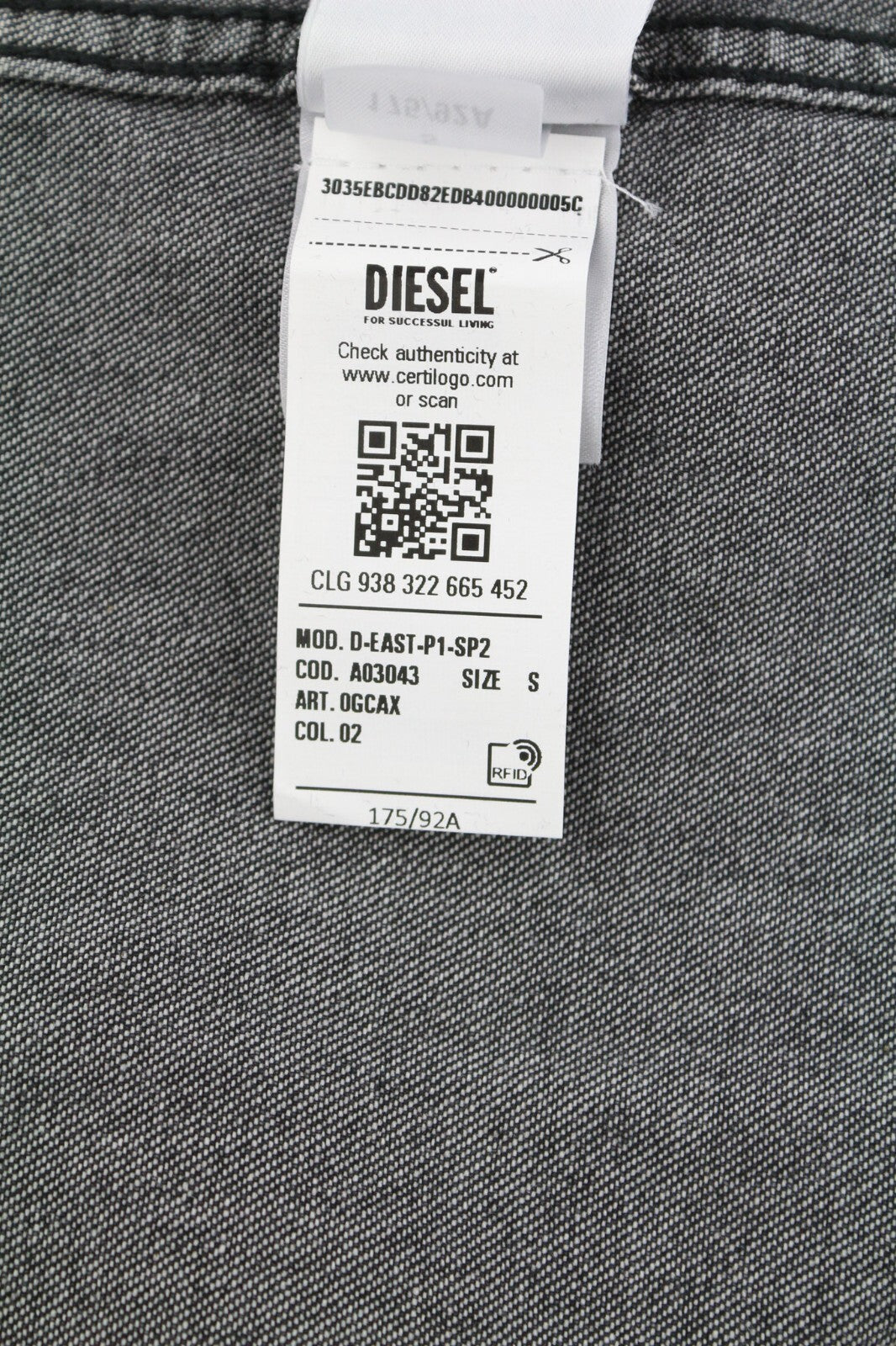 DIESEL D-East-P1SP2 vyriški marškinėliai S, vesterno stiliaus, juodi, su spaudėmis. Rekomenduojama kaina – 150 €.