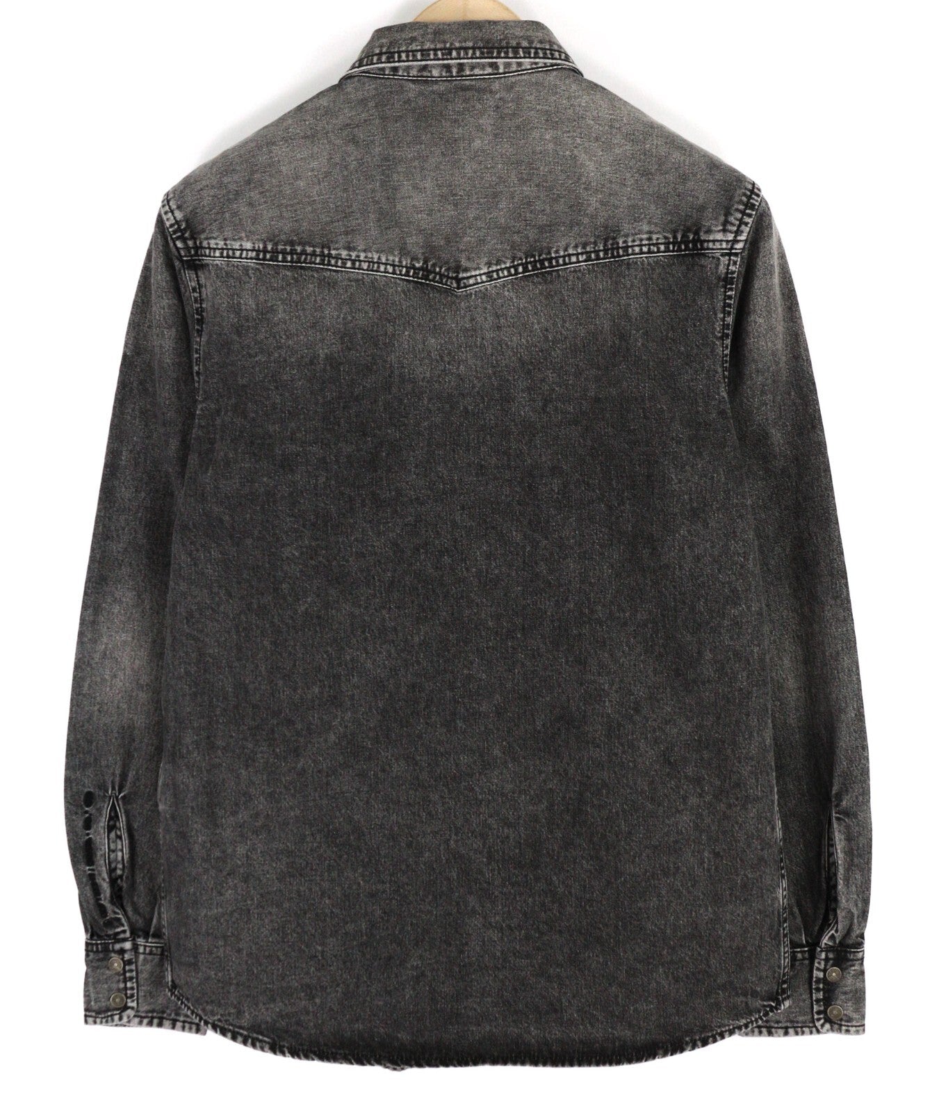 DIESEL D-East-P1SP2 vyriški marškinėliai S, vesterno stiliaus, juodi, su spaudėmis. Rekomenduojama kaina – 150 €.