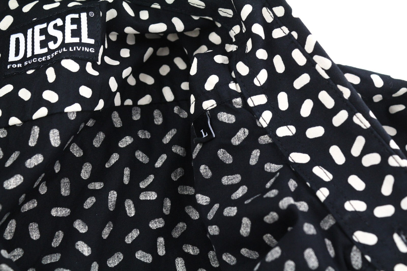 DIESEL S-Riley-Pills vyriški marškinėliai L raštuoti sagomis užsegami platėjančia kaklo iškirpte RRP110