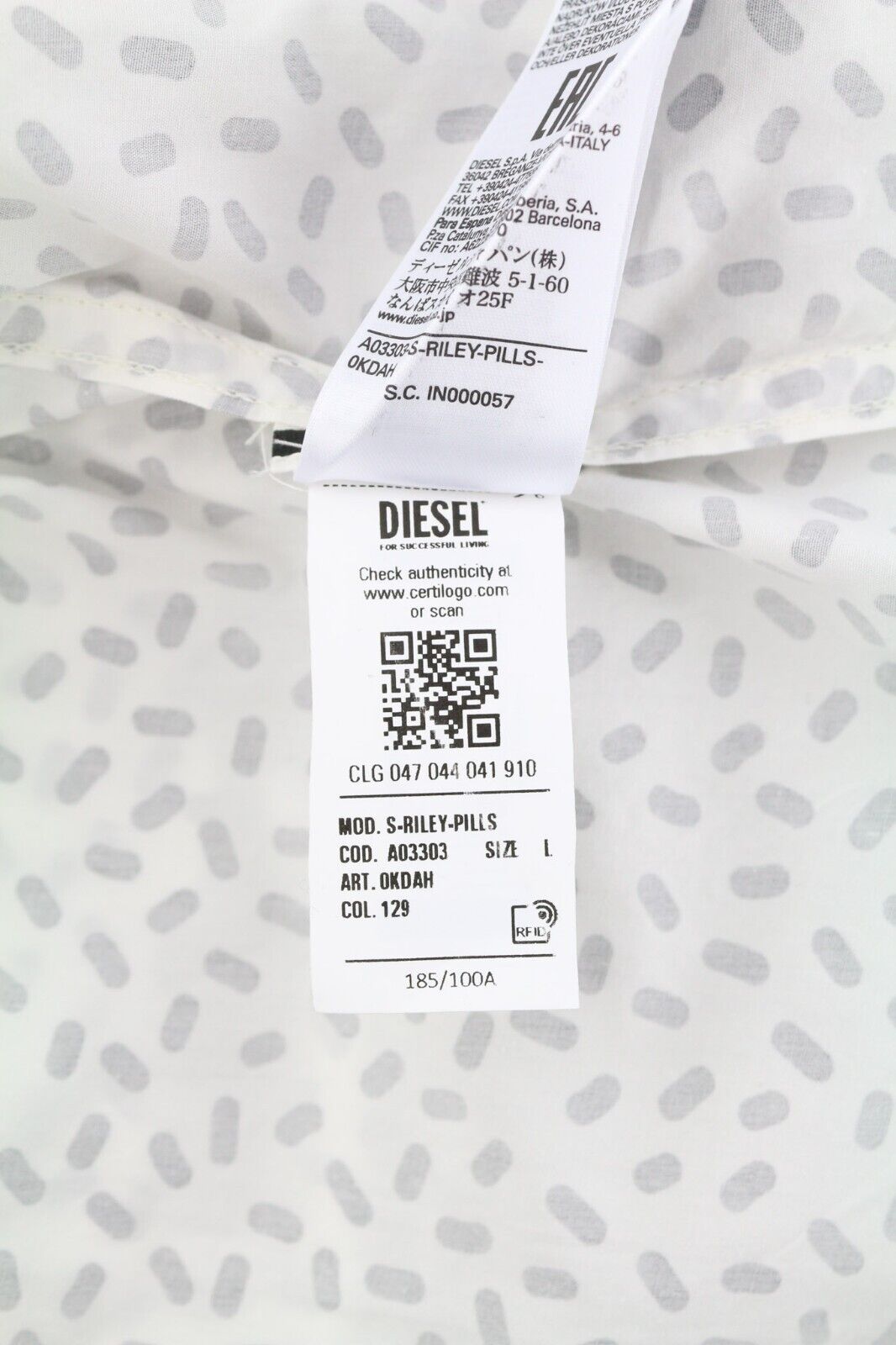 DIESEL S-Riley-Pills vyriški marškinėliai L dydžio su sagomis ir platėjančia apykakle. Rekomenduojama kaina – 110 €. 