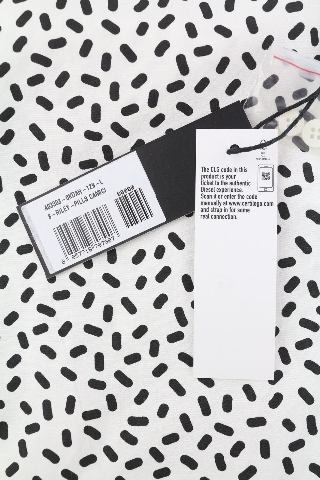 DIESEL S-Riley-Pills vyriški marškinėliai L dydžio su sagomis ir platėjančia apykakle. Rekomenduojama kaina – 110 €. 