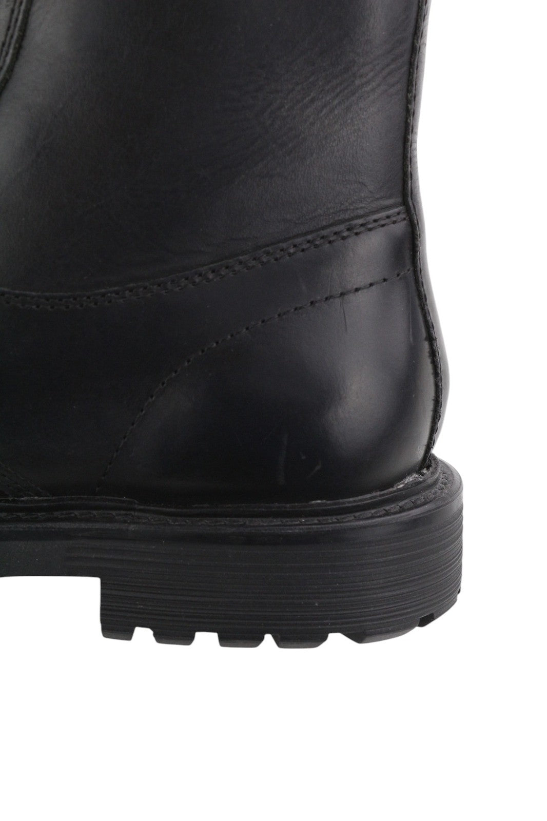 DIESEL D-Alabhama CB vyriški batai, juodi odiniai, vidutinio ūgio, 43 €, rekomenduojama kaina – 295 €, migdolų nosis. 