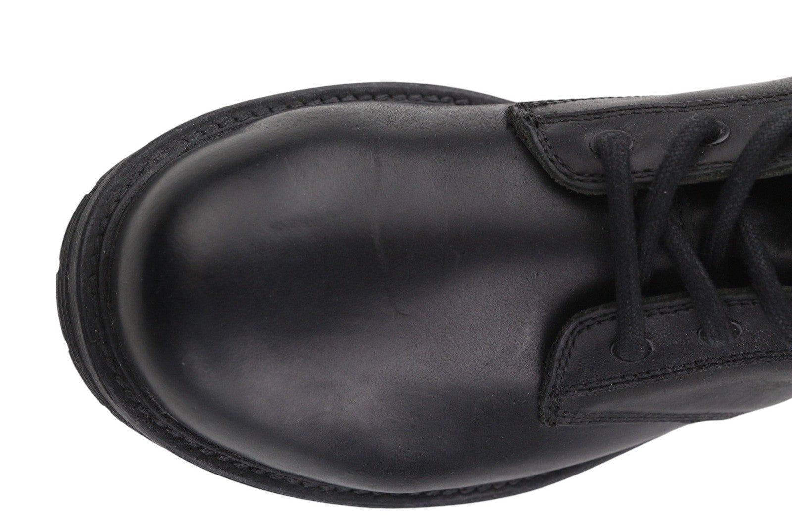 DIESEL D-Alabhama CB vyriški batai, juodi odiniai, vidutinio ūgio, 43 €, rekomenduojama kaina – 295 €, migdolų nosis. 